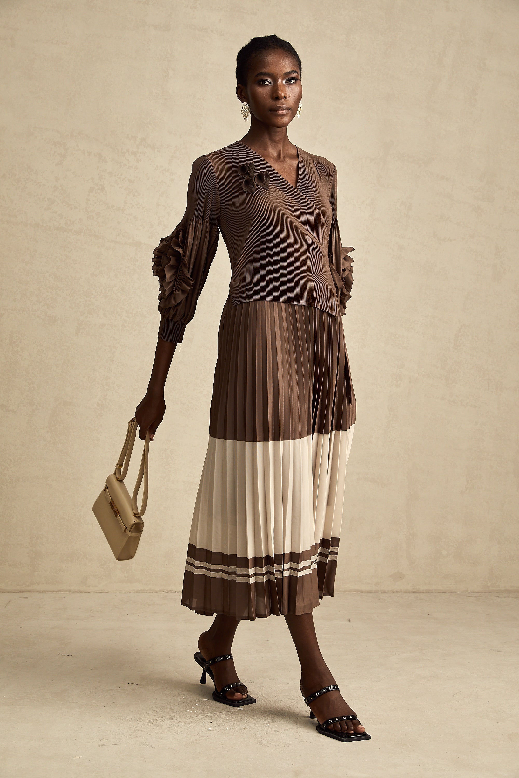 Çiçekli Pilili Midi Elbise