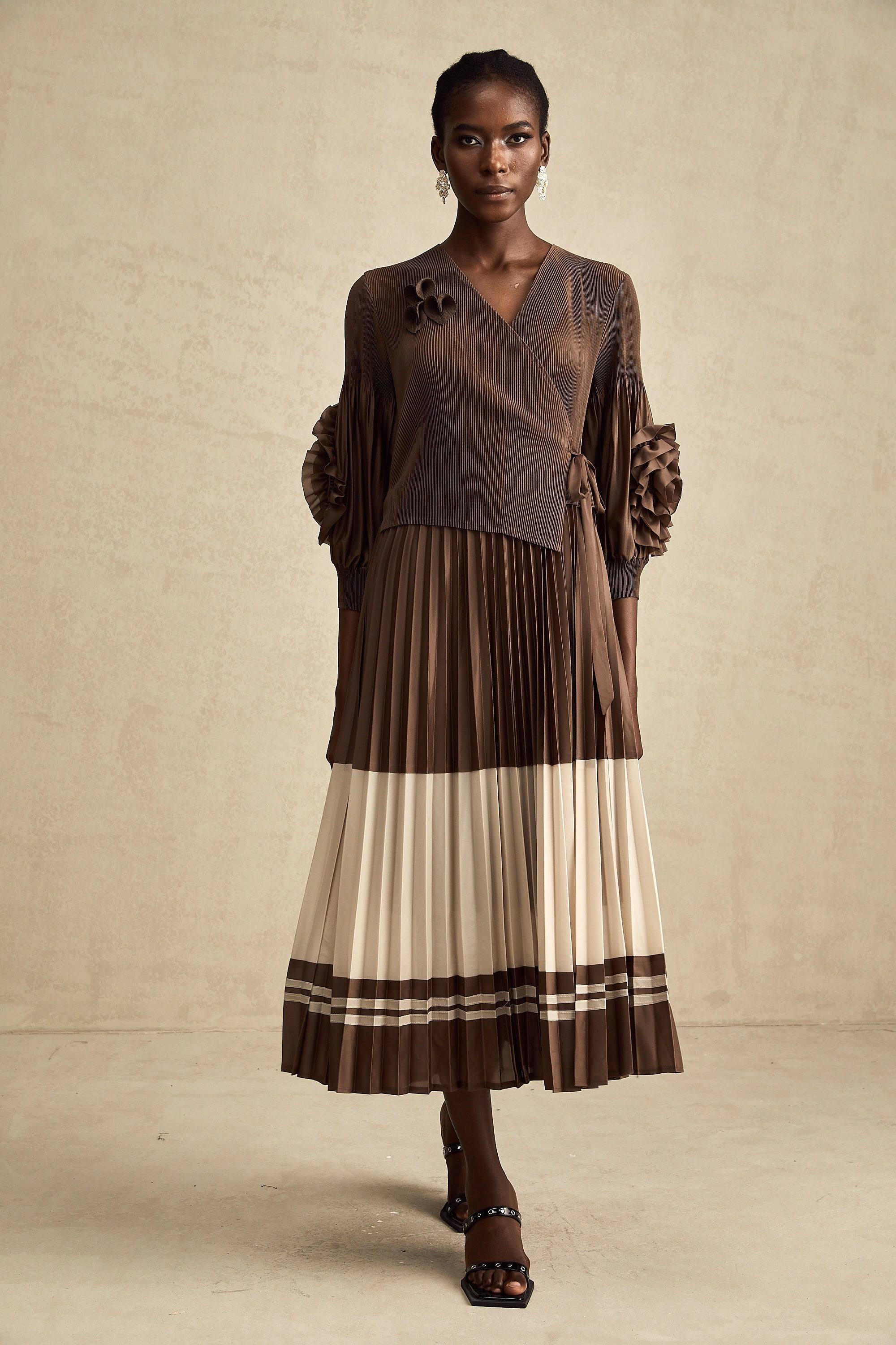 Çiçekli Pilili Midi Elbise