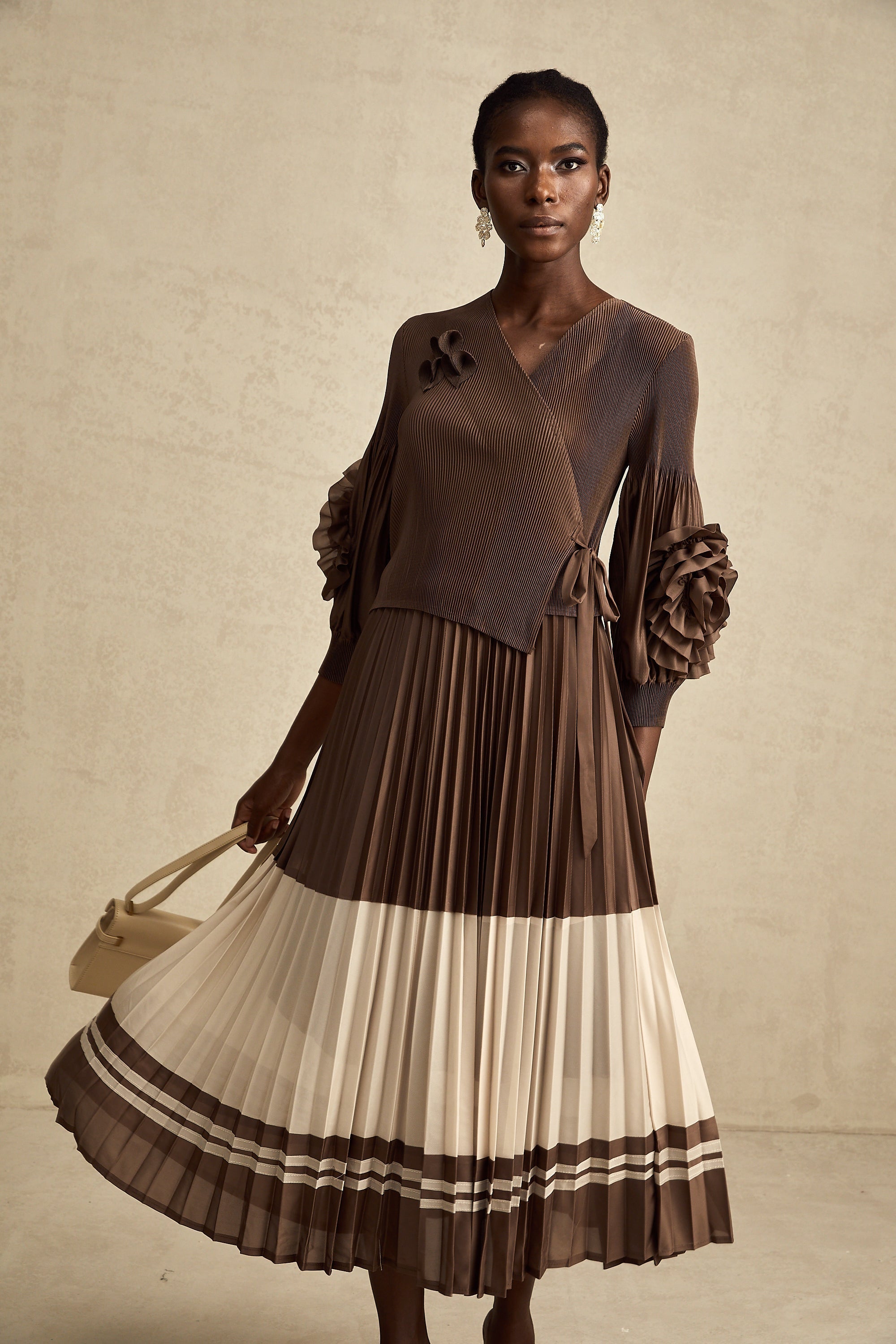 Çiçekli Pilili Midi Elbise