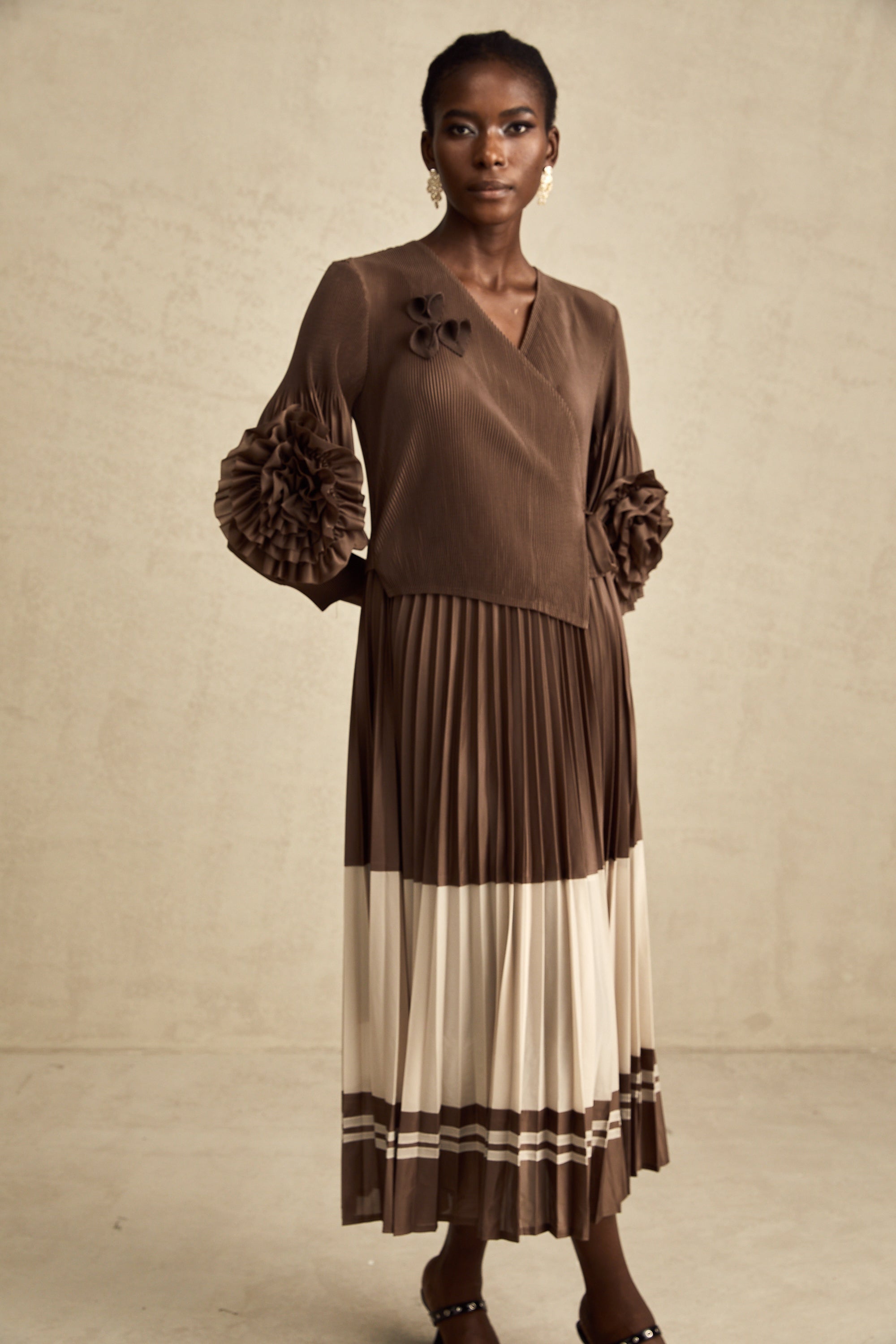 Çiçekli Pilili Midi Elbise