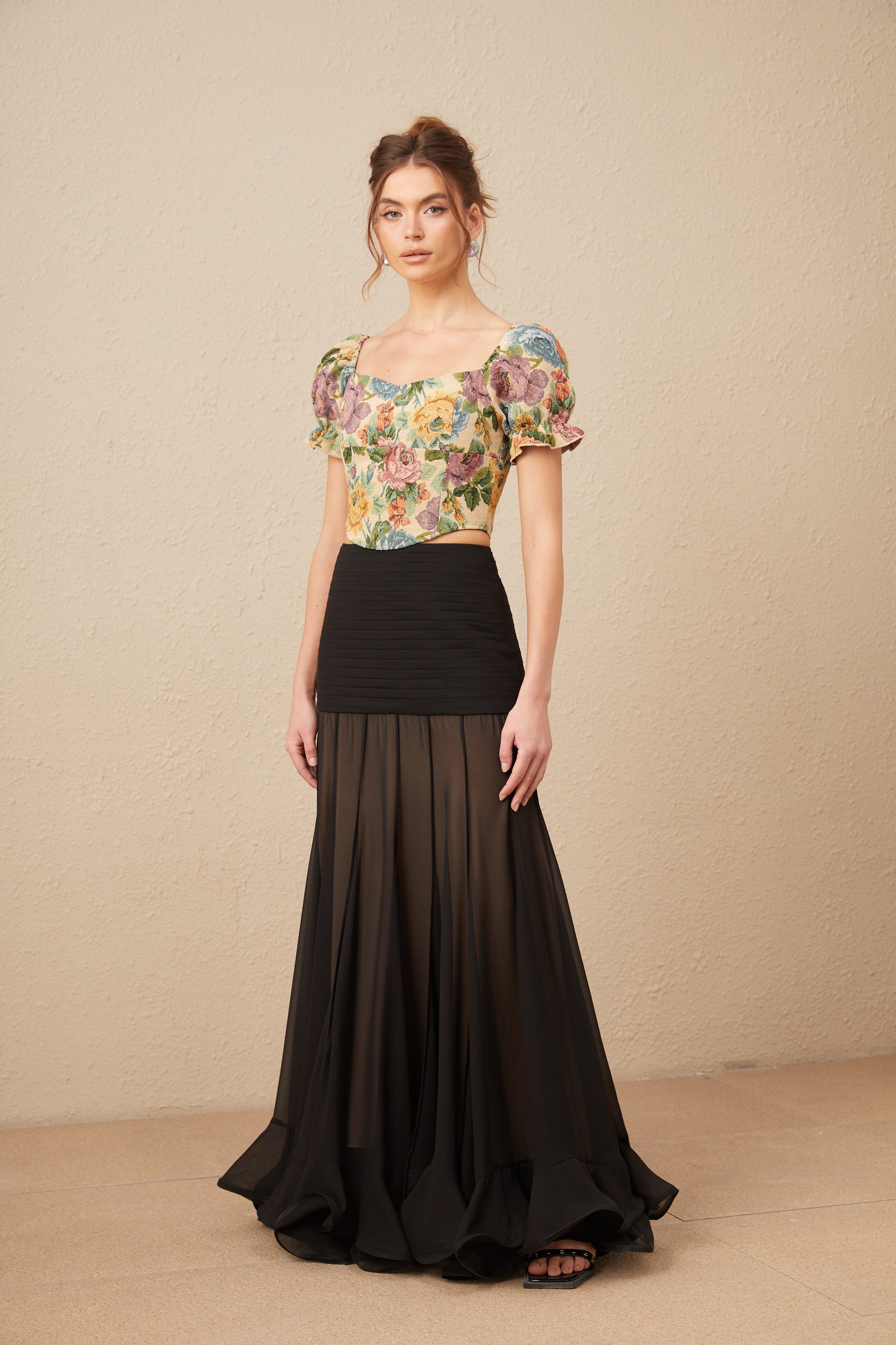 Çiçek Desenli Jakarlı Kırpılmış Üst