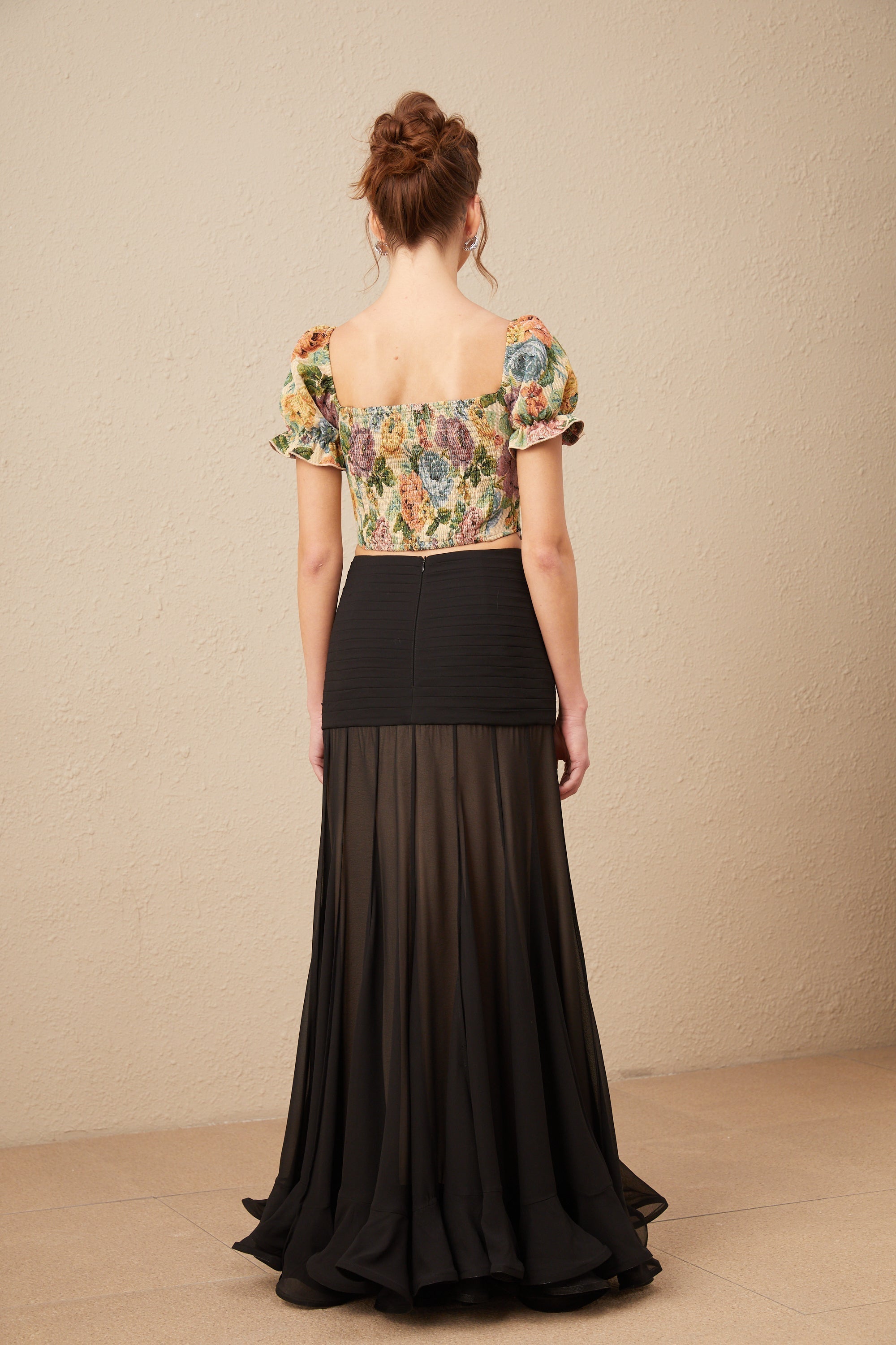 Çiçek Desenli Jakarlı Kırpılmış Üst