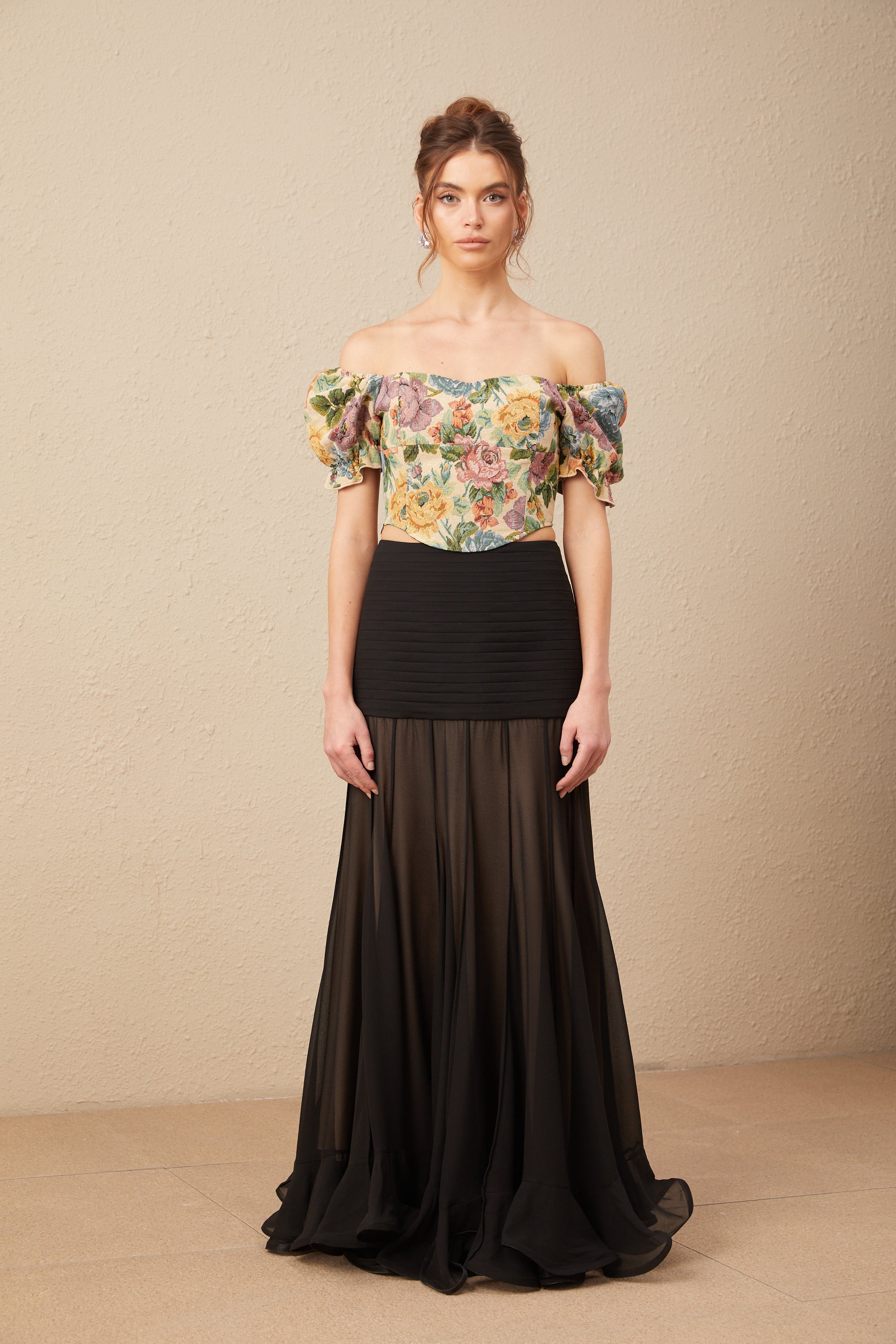 Çiçek Desenli Jakarlı Kırpılmış Üst