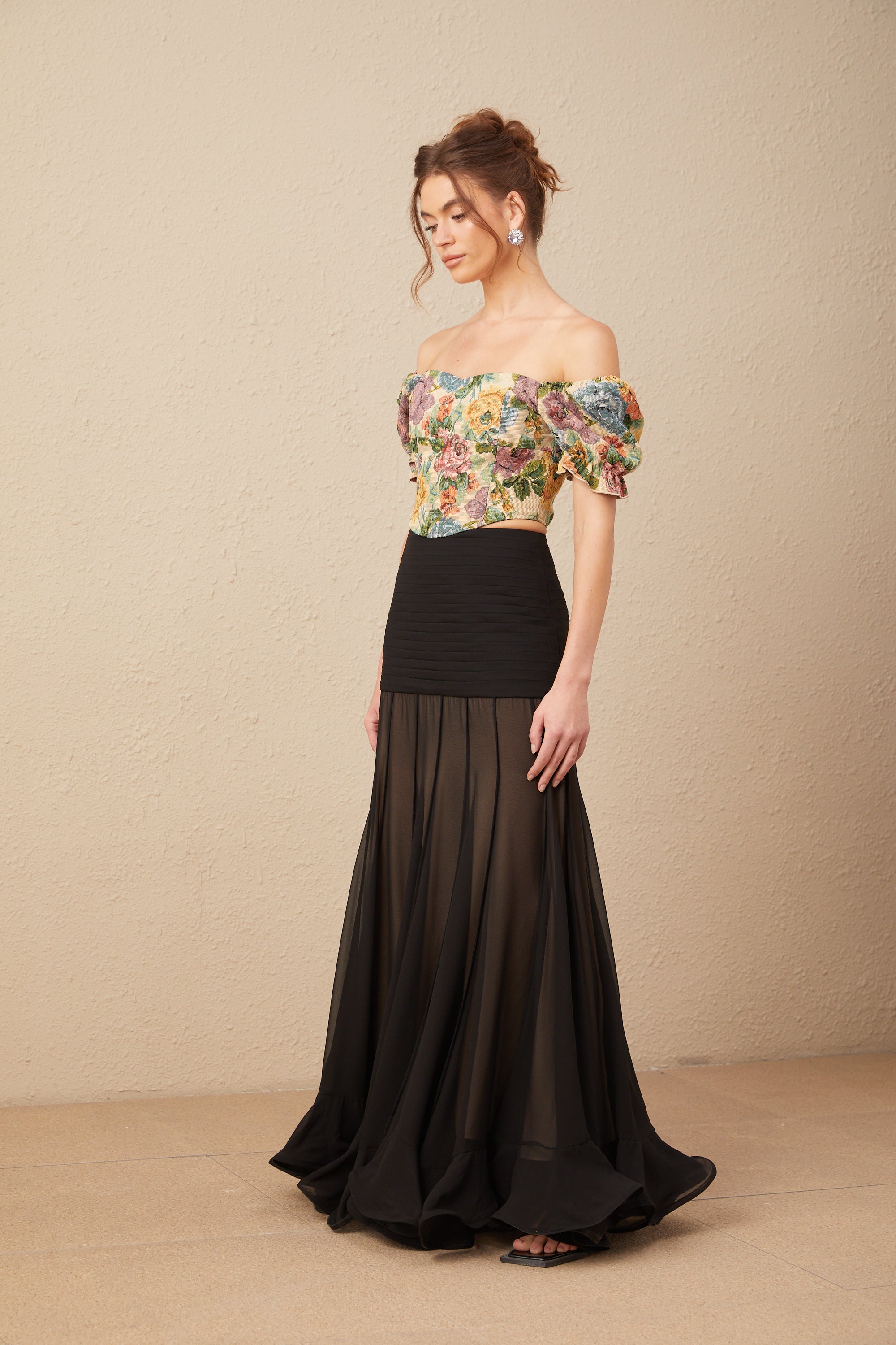 Çiçek Desenli Jakarlı Kırpılmış Üst