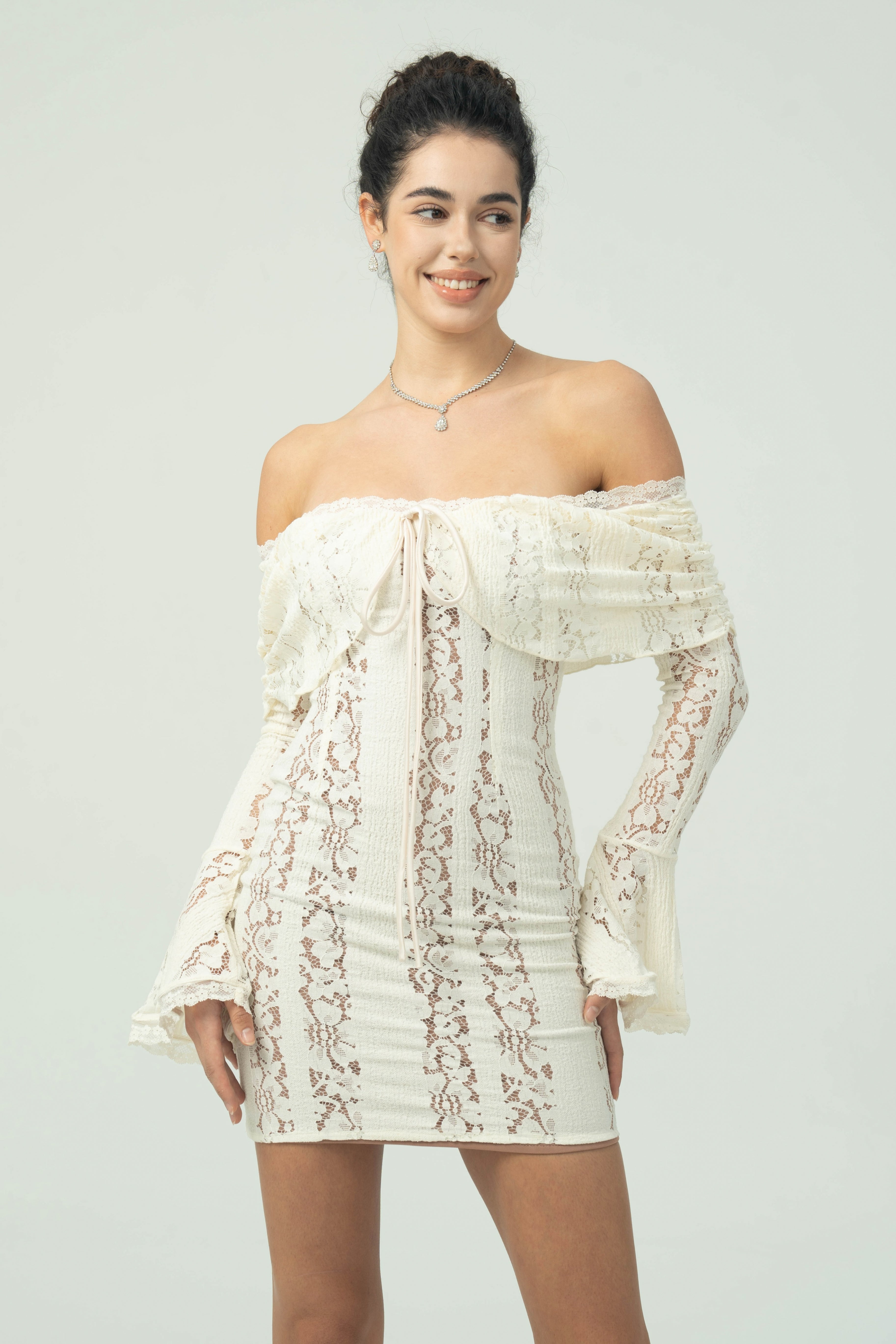 Dantel işlemeli Mini Elbise