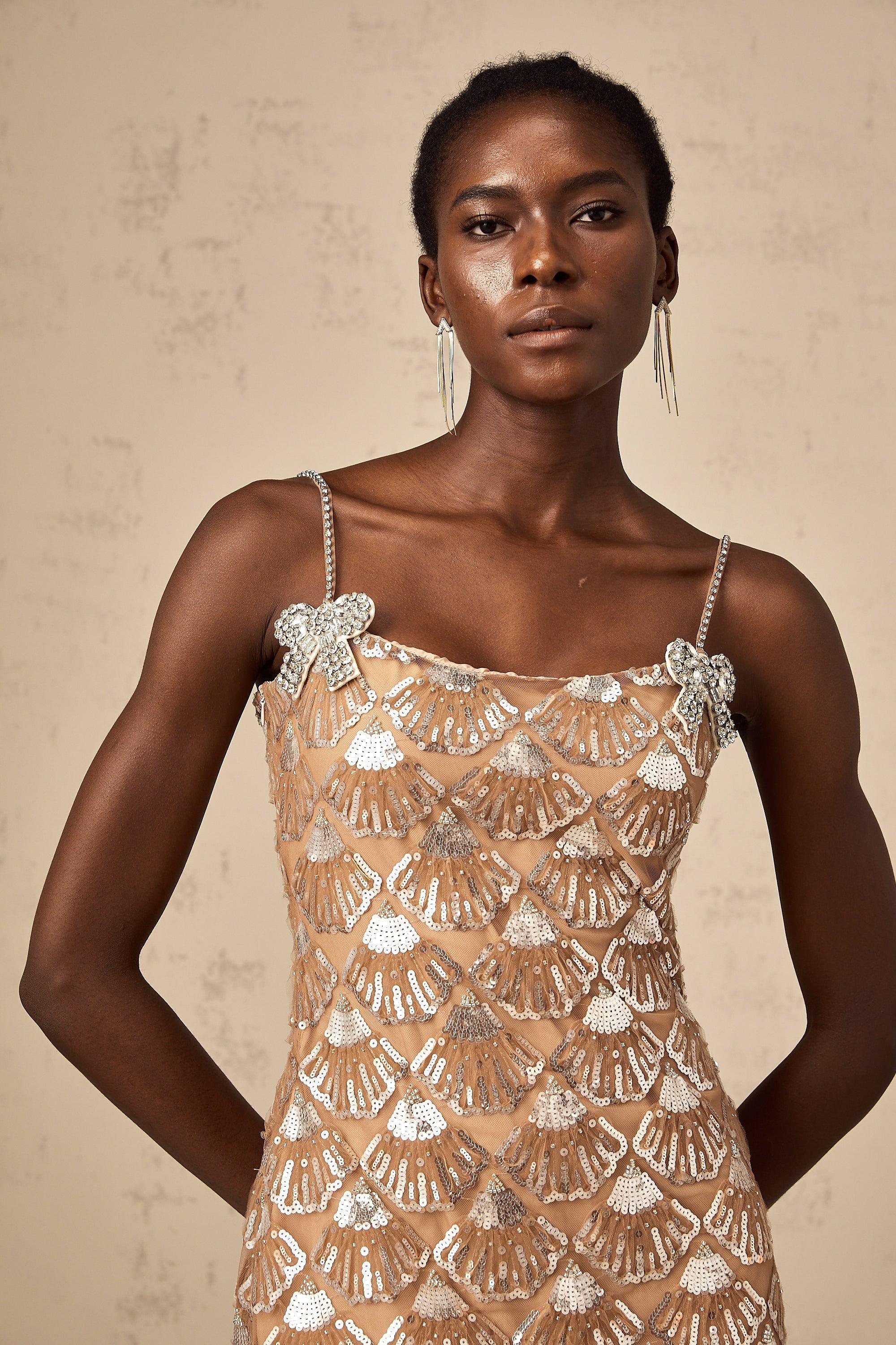 payet süslemeli mini elbise