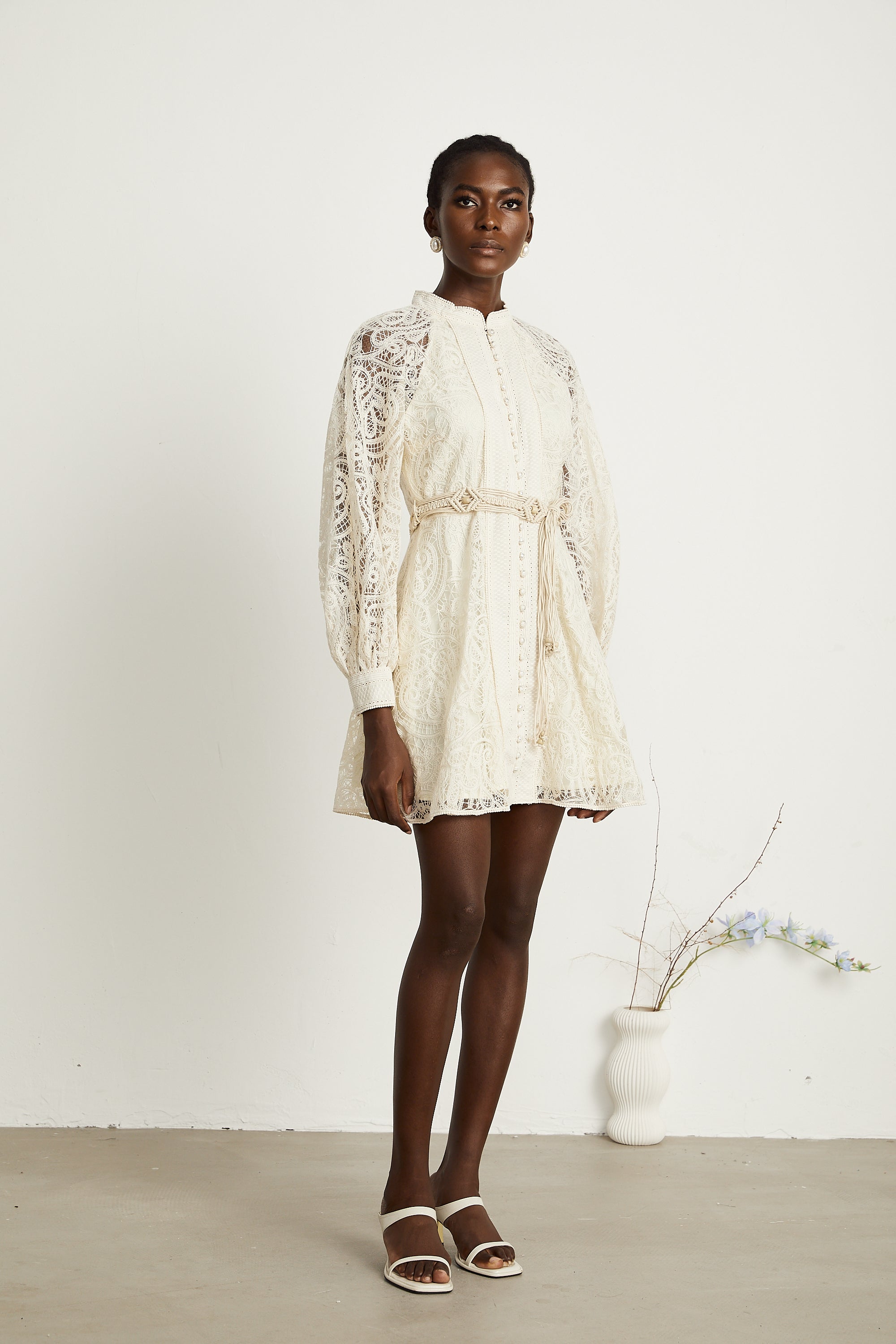 Püskül Kemerli Yarı Transparan Dantel Mini Elbise