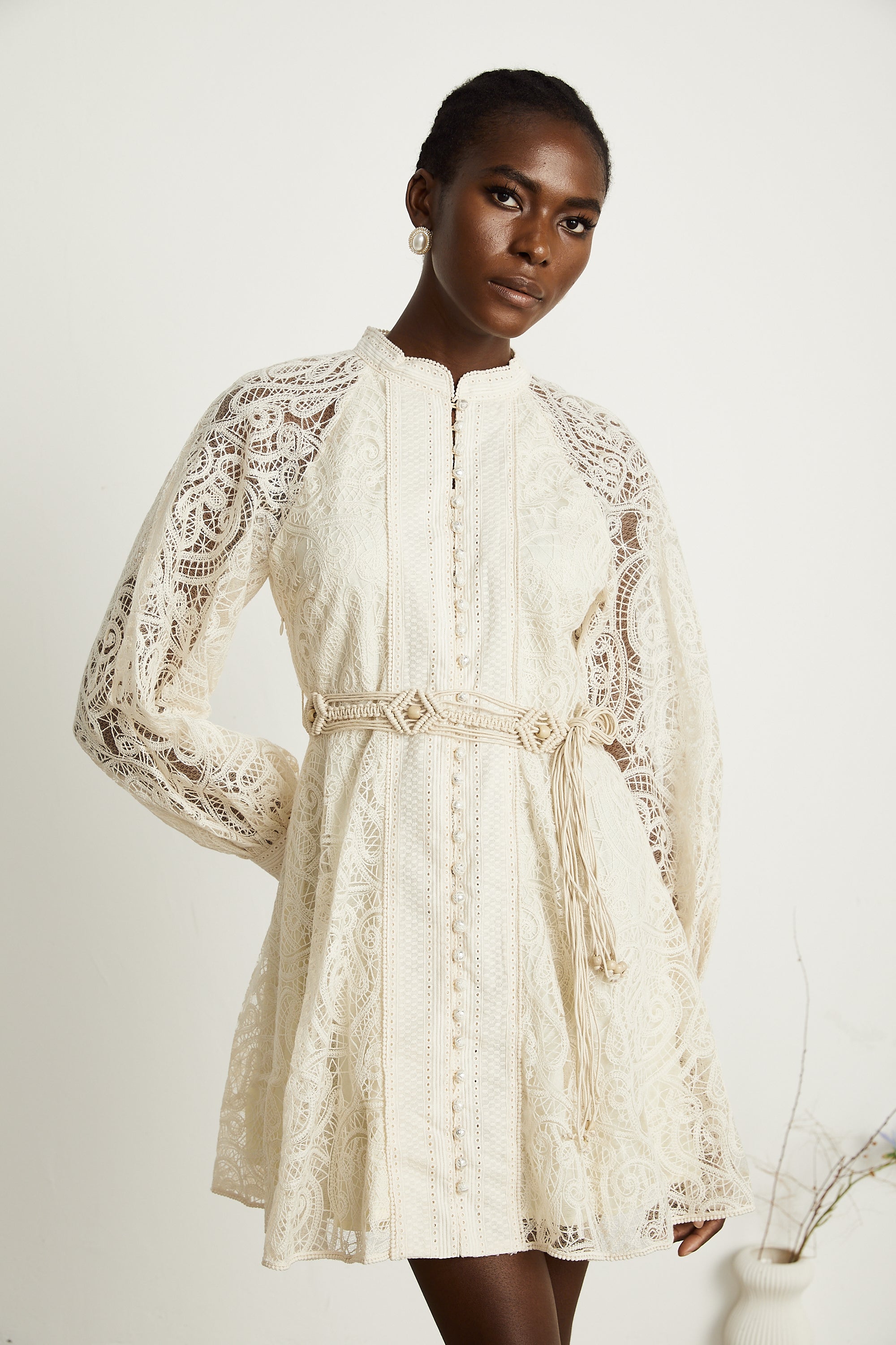 Püskül Kemerli Yarı Transparan Dantel Mini Elbise