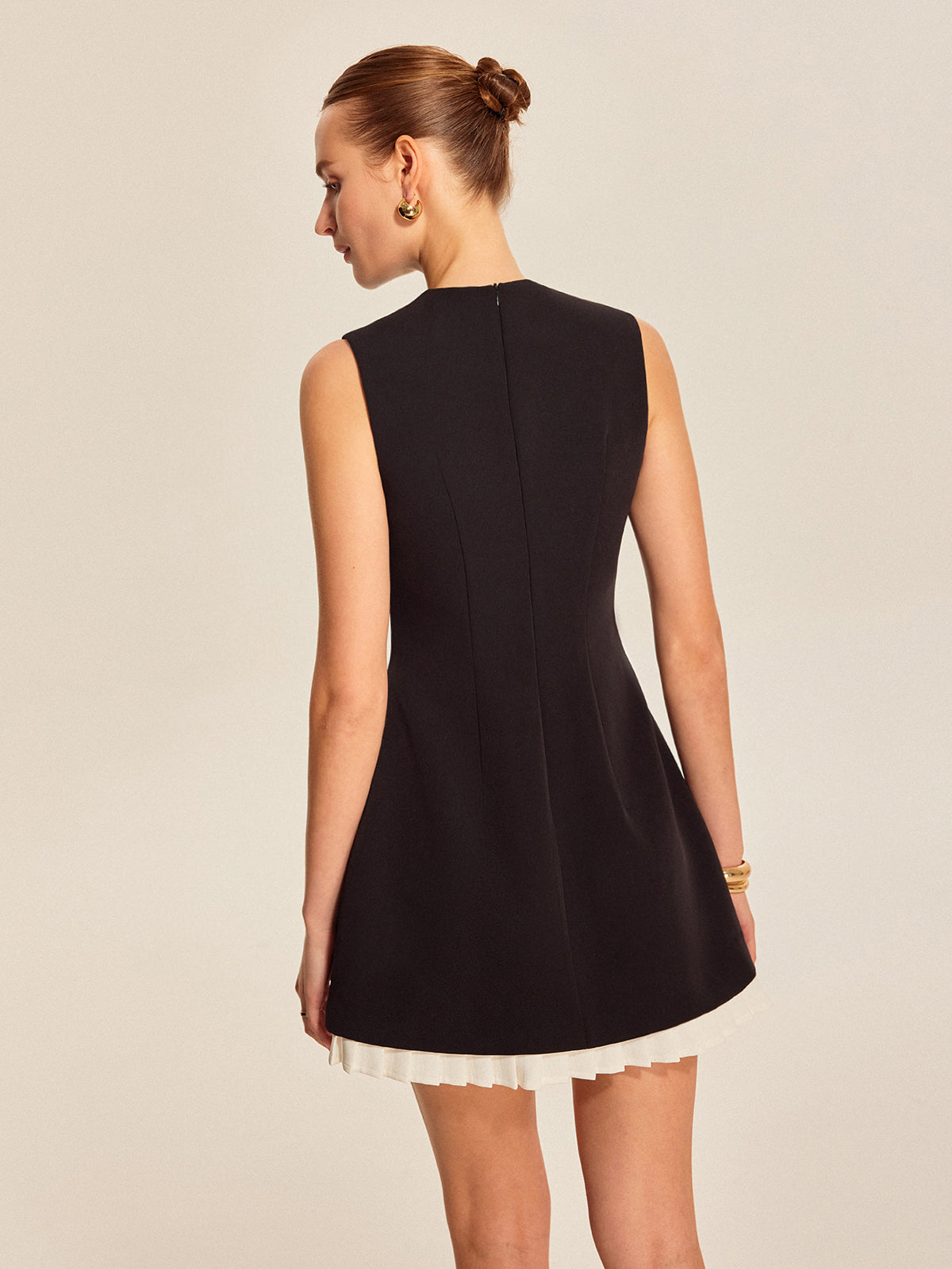 Fırfırlı Etek Ucu ve Düğme Detaylı Elbise