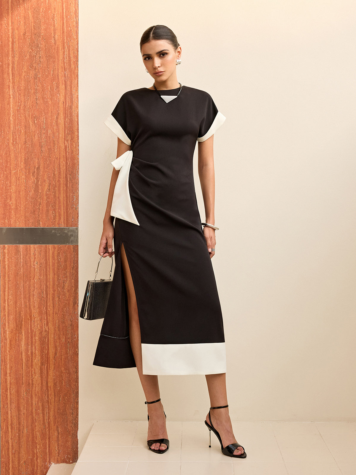 Contrast detaylı bow yırtmaçlı midi elbise