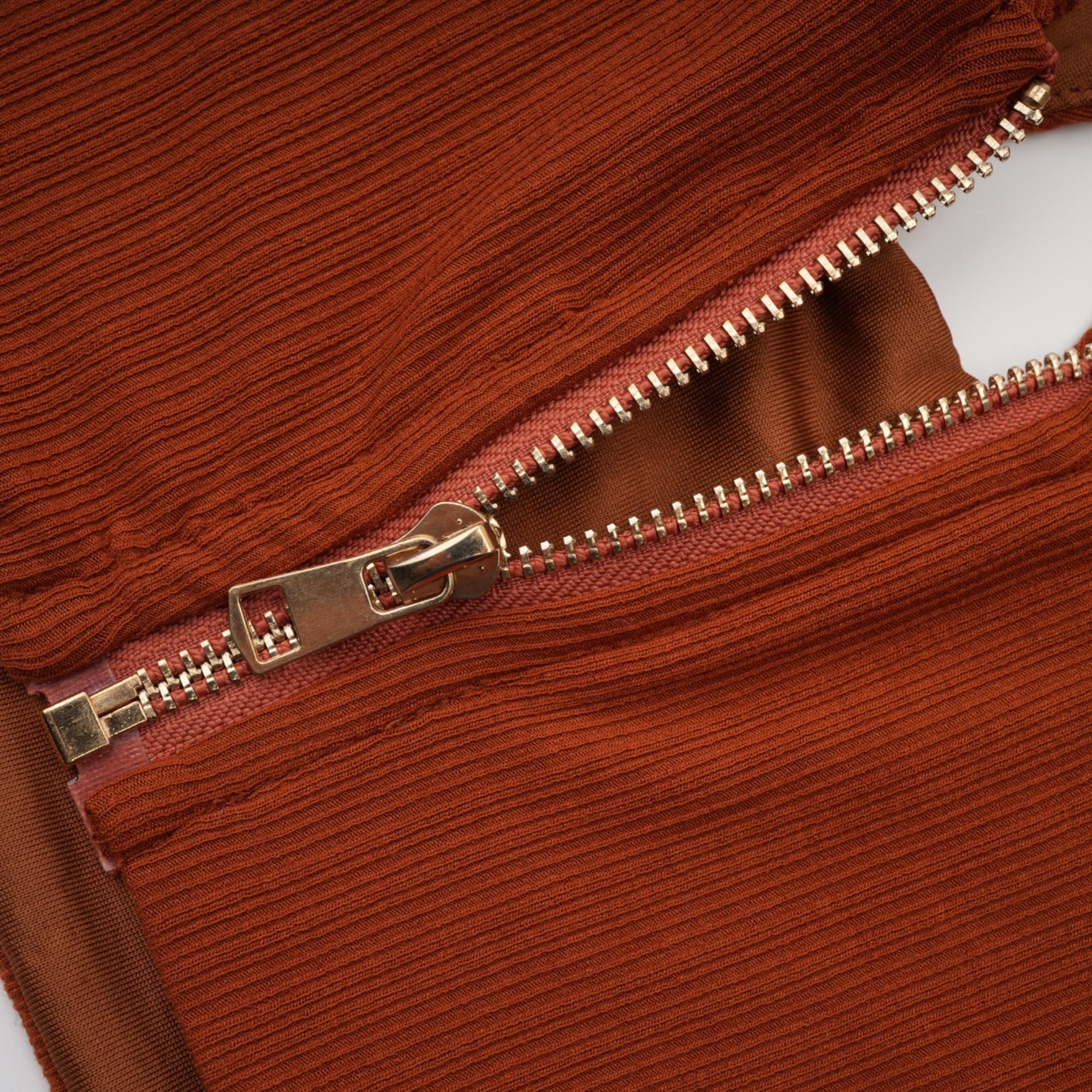 Célestine Burgu Detaylı Kesik Bluz ve Etek Takımı