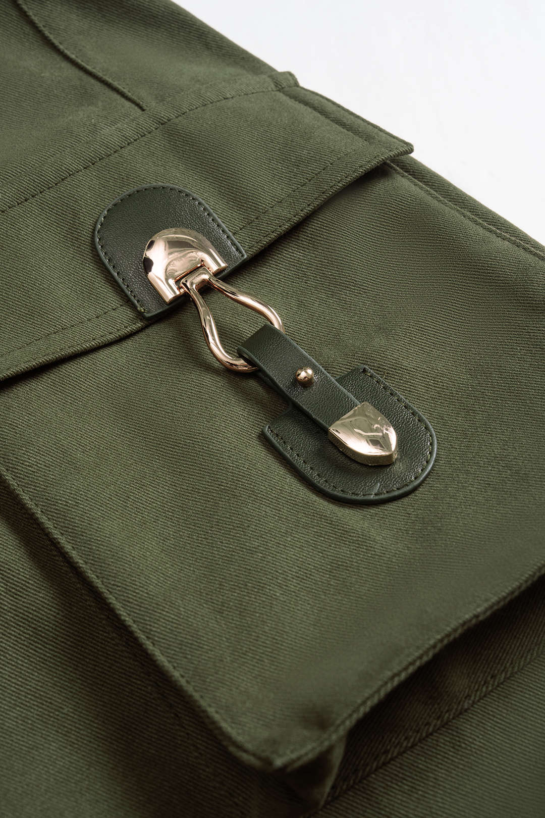 Cepli Fermuarlı Şort