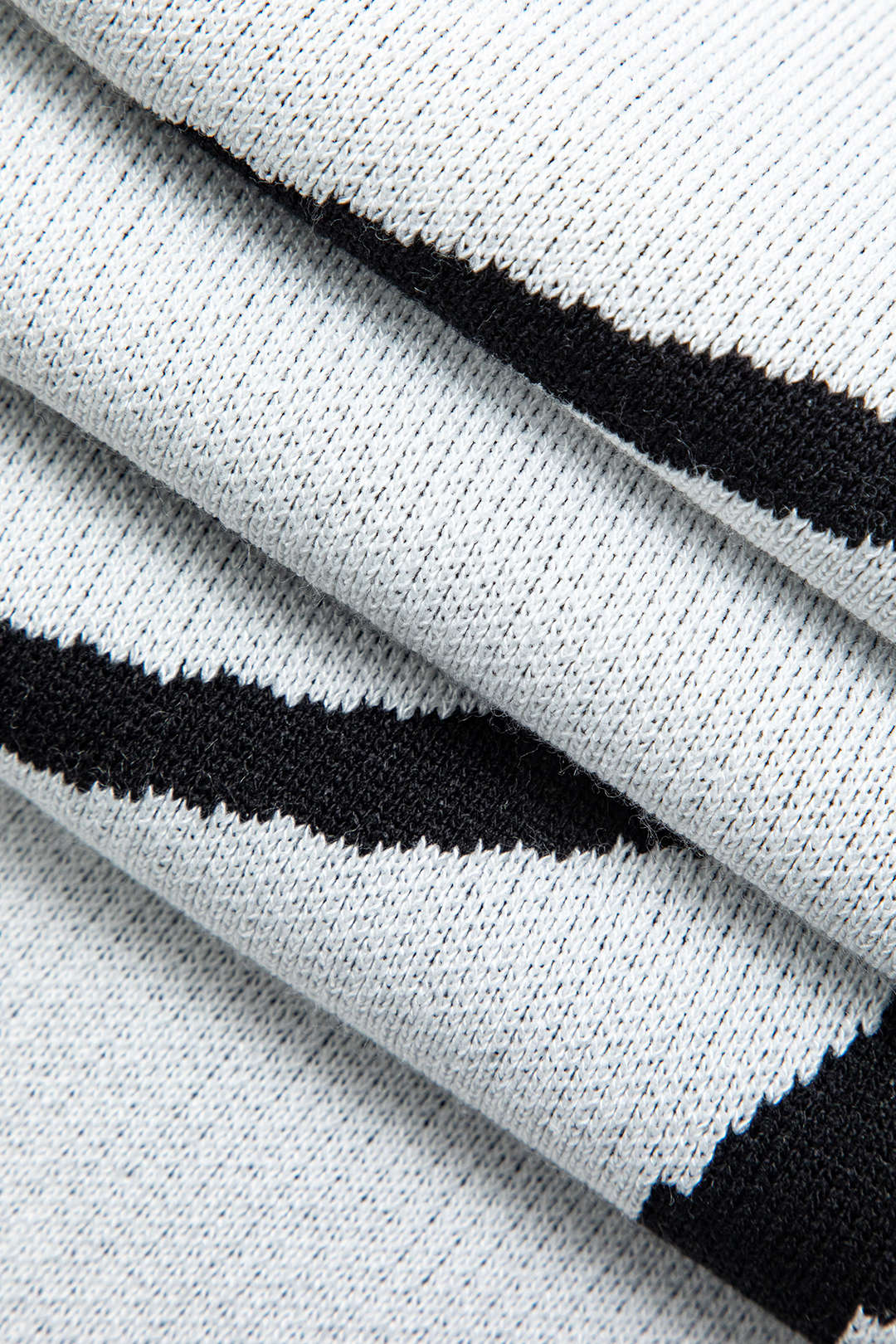 Çizgi Desenli Kesik Yırtmaçlı Örgü maksi Elbise