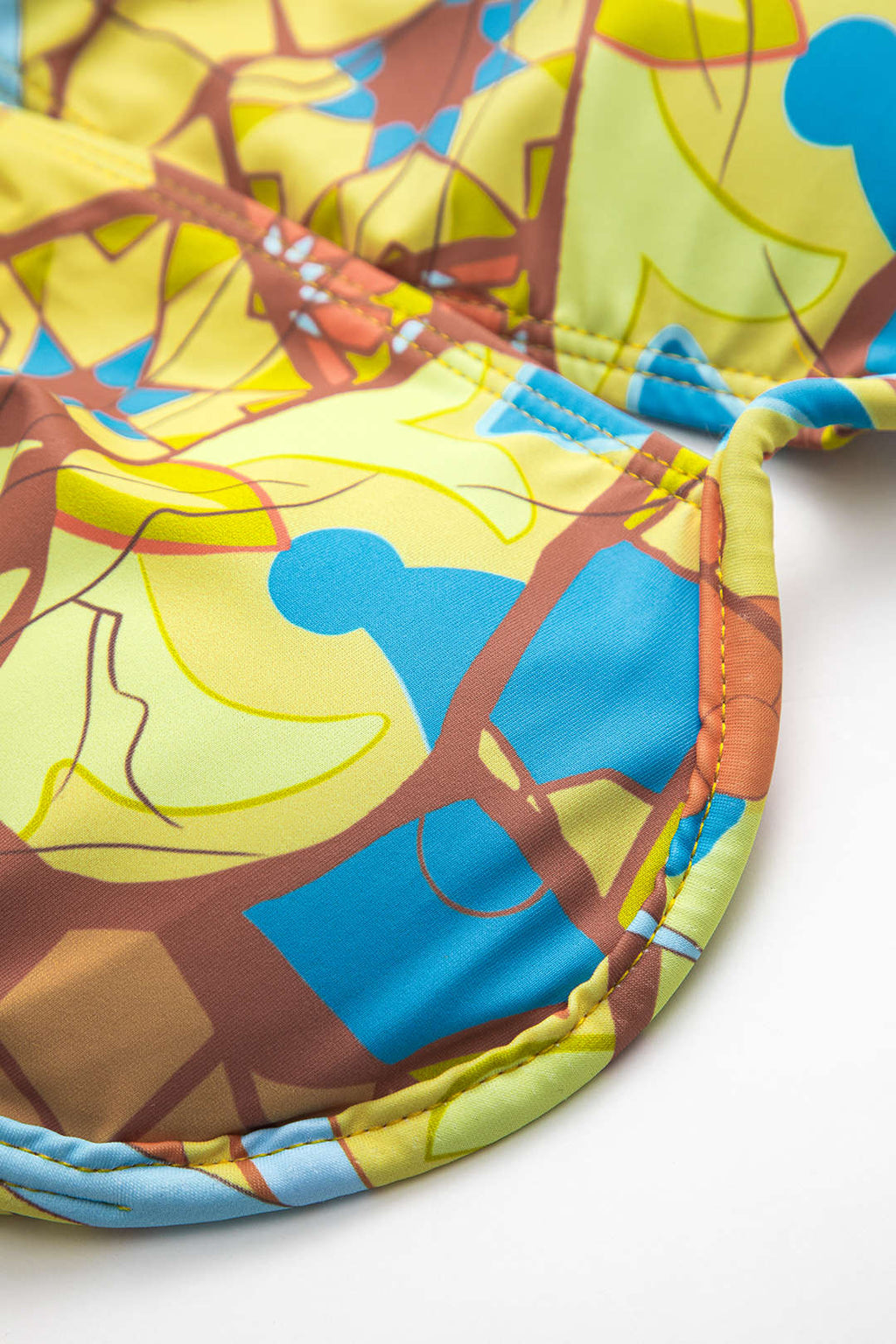 Tropikal Desenli Püsküllü Sırt Dekolteli Bikini Takımı