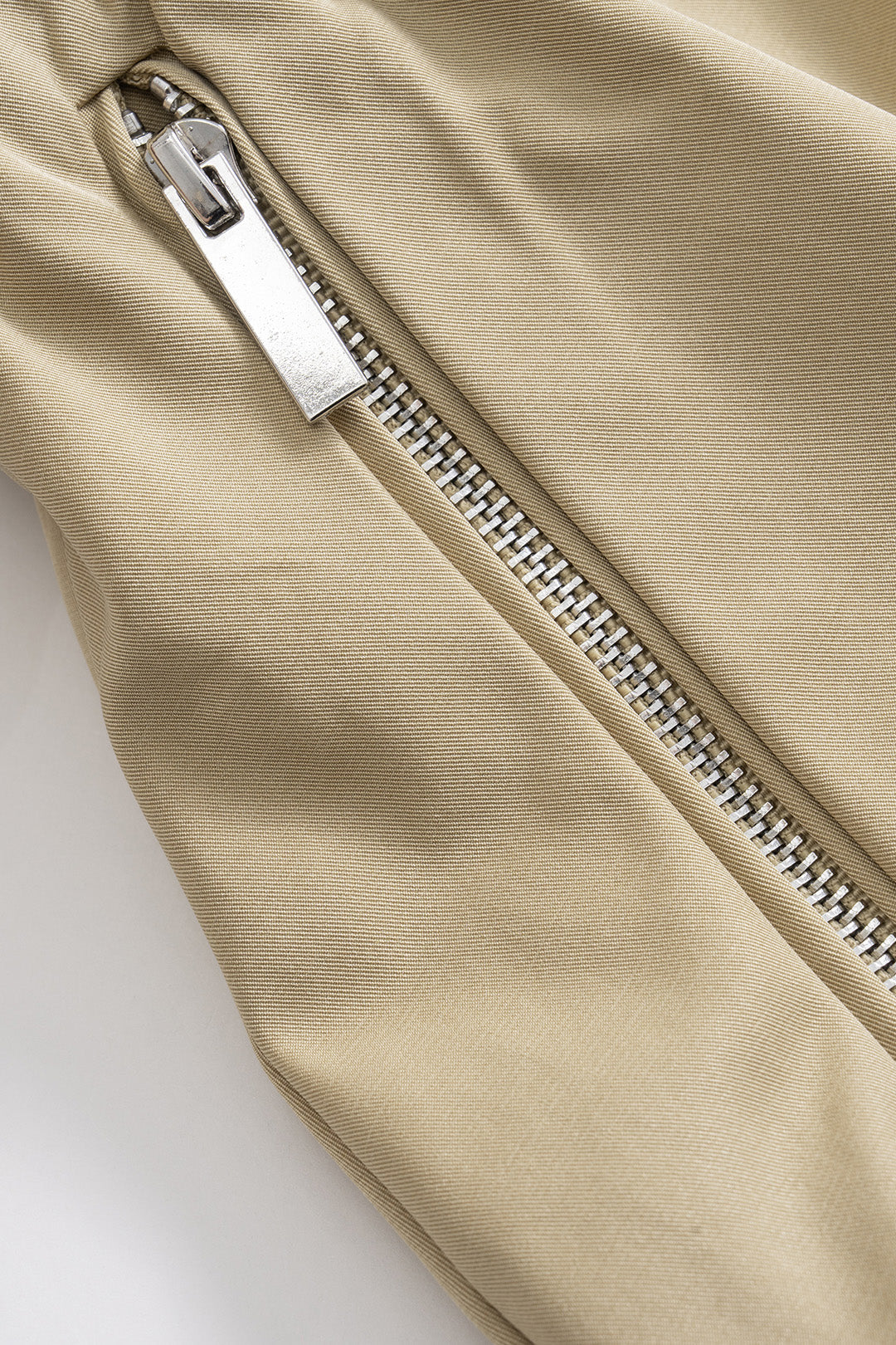 Cepli Fermuarlı Büzgülü Şort