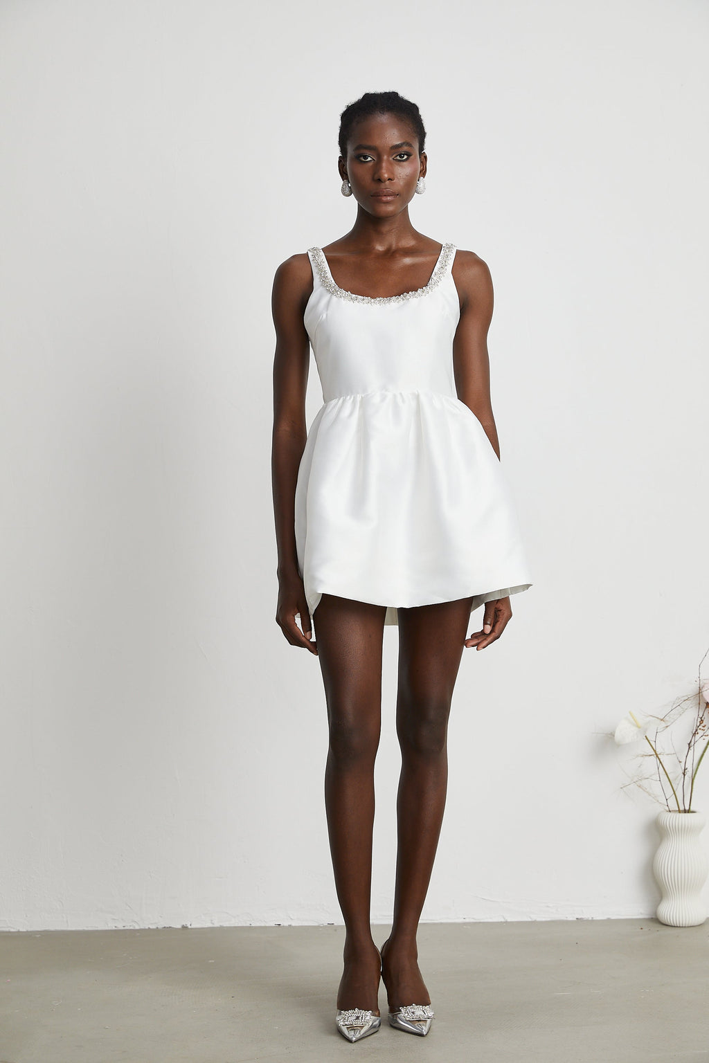 Perrine süslemeli mini elbise