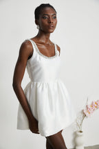 Perrine süslemeli mini elbise