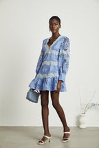 V Yaka Çiçek İşlemeli Mini Elbise