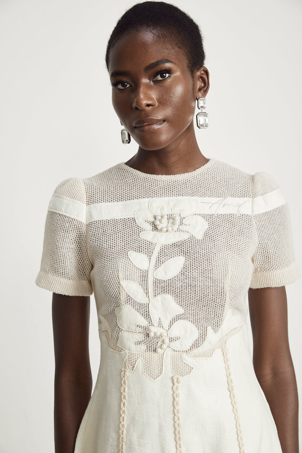 Çiçek İşlemeli Midi Elbise