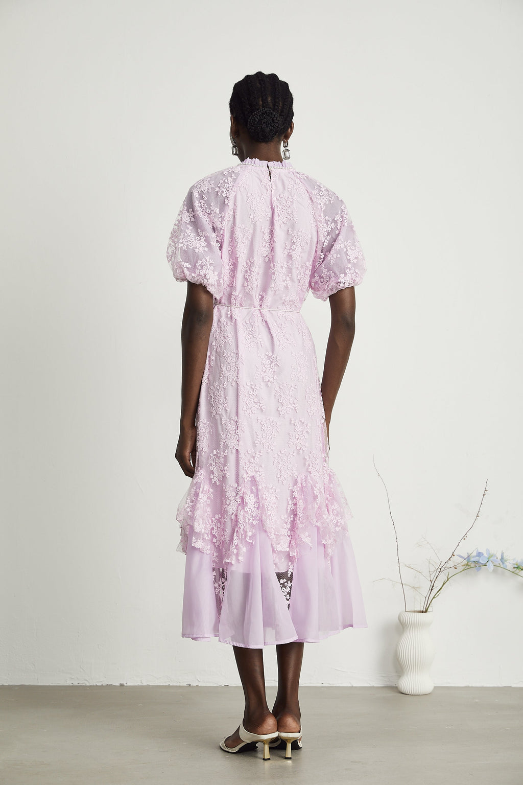 Coralie işlemeli midi elbise