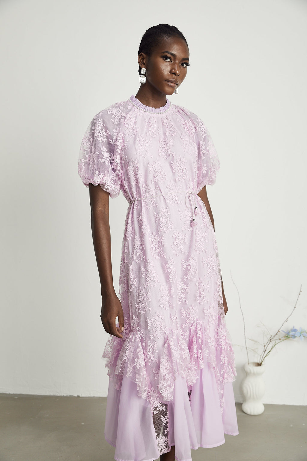 Coralie işlemeli midi elbise