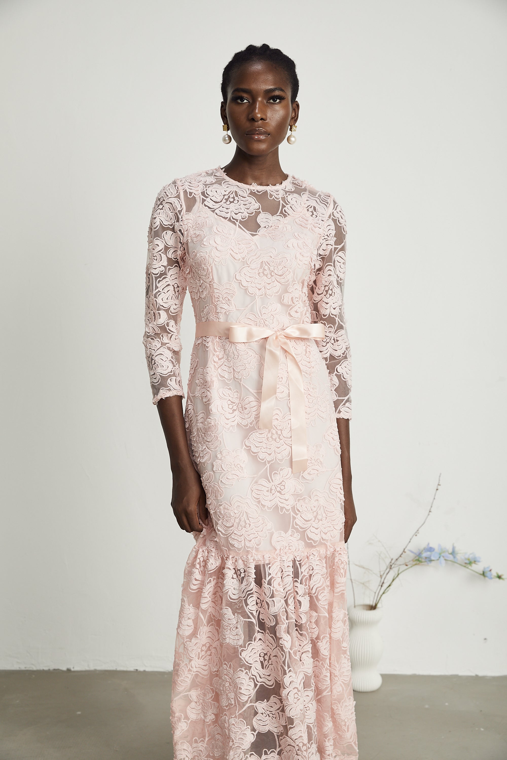 Priscille işlemeli midi elbise