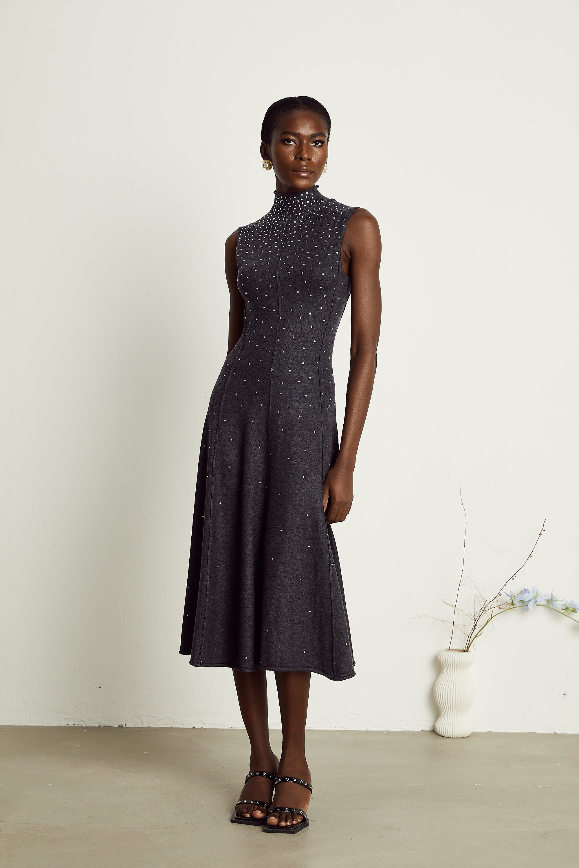 Véronique süslemeli midi elbise