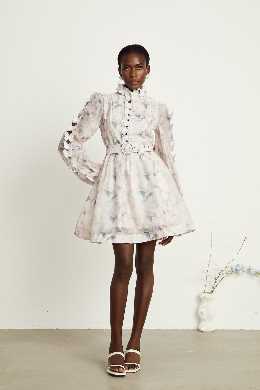 Victoire 3D çiçekli mini elbise