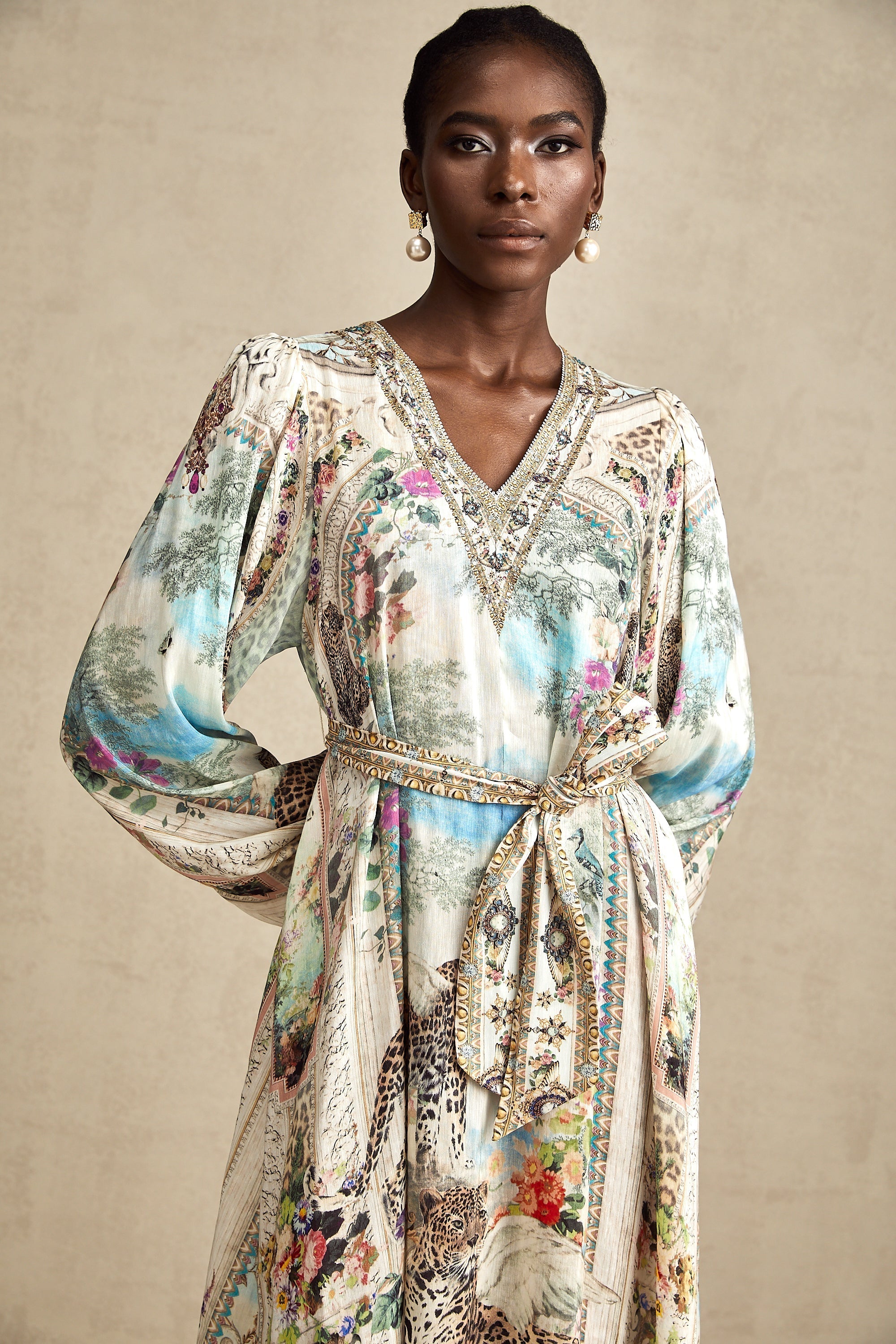 Kemerli V Yaka Midi Elbise