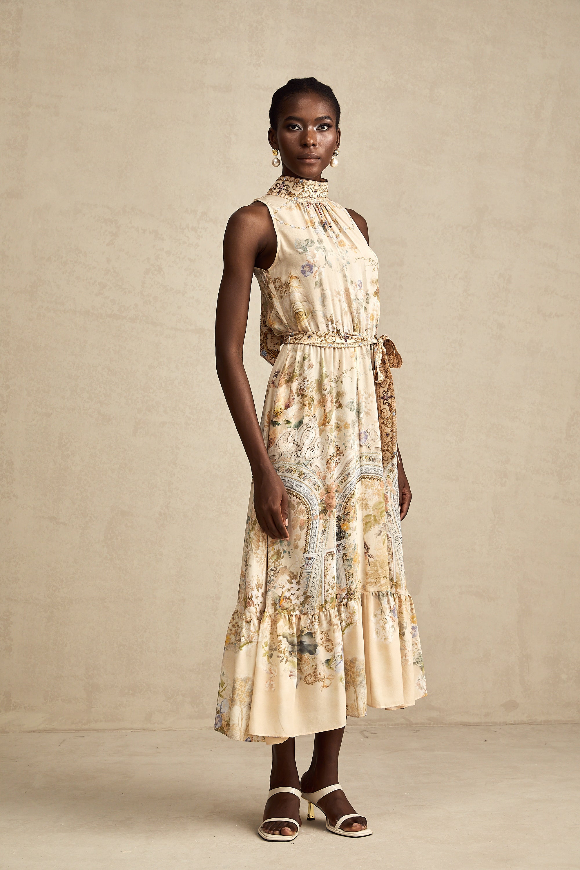 Grafik Desenli Kolsuz Midi Elbise