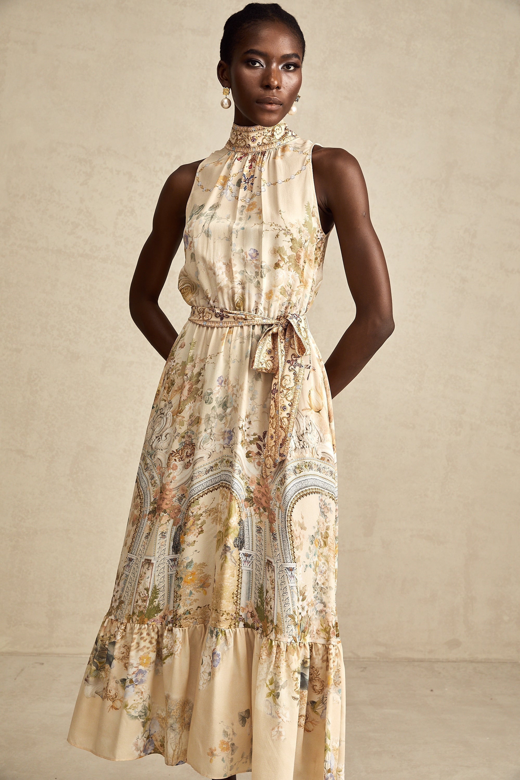 Grafik Desenli Kolsuz Midi Elbise