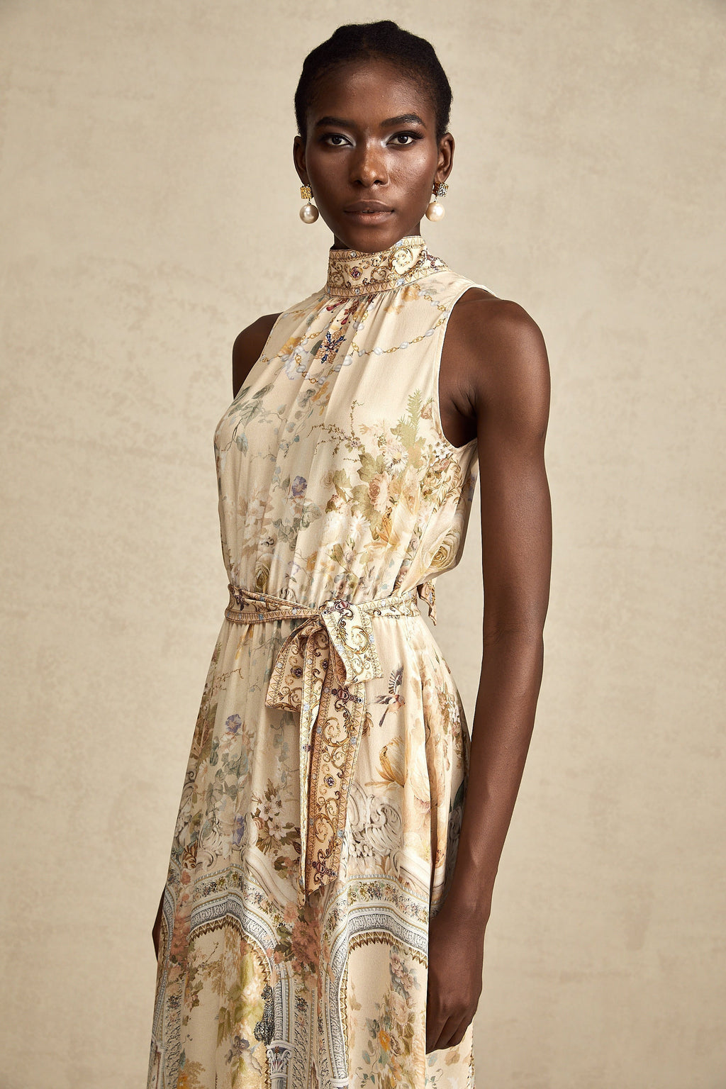 Grafik Desenli Kolsuz Midi Elbise