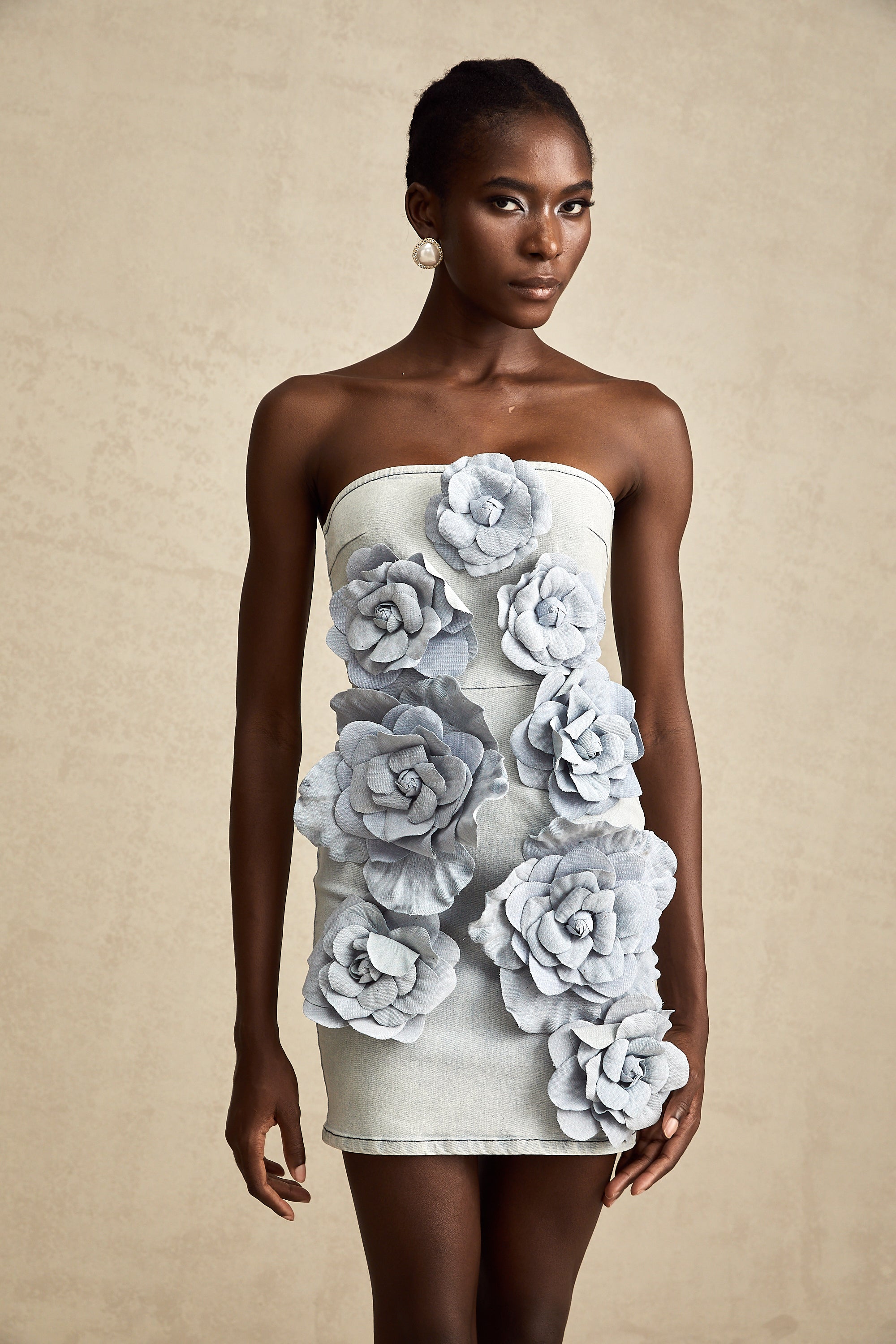 Çiçek Aplikeli Mini Elbise