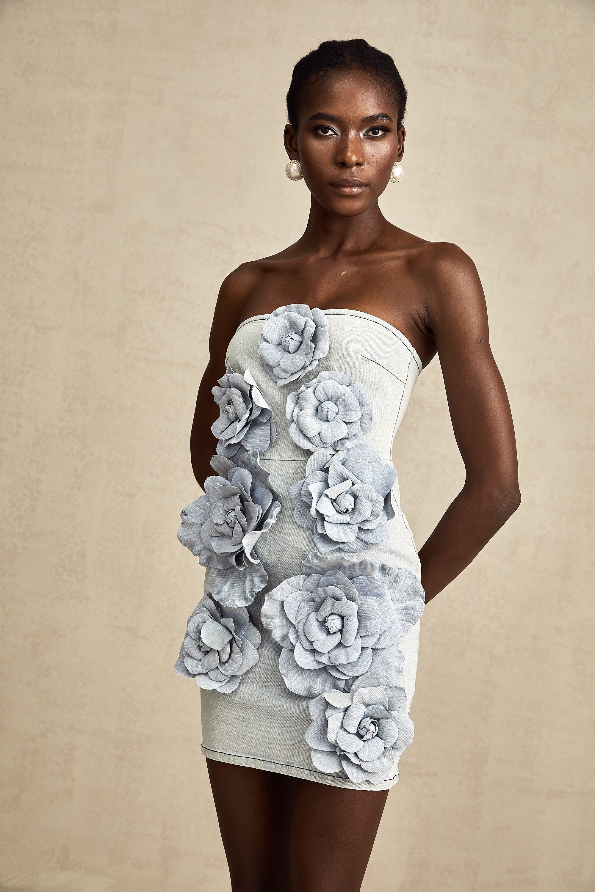 Çiçek Aplikeli Mini Elbise