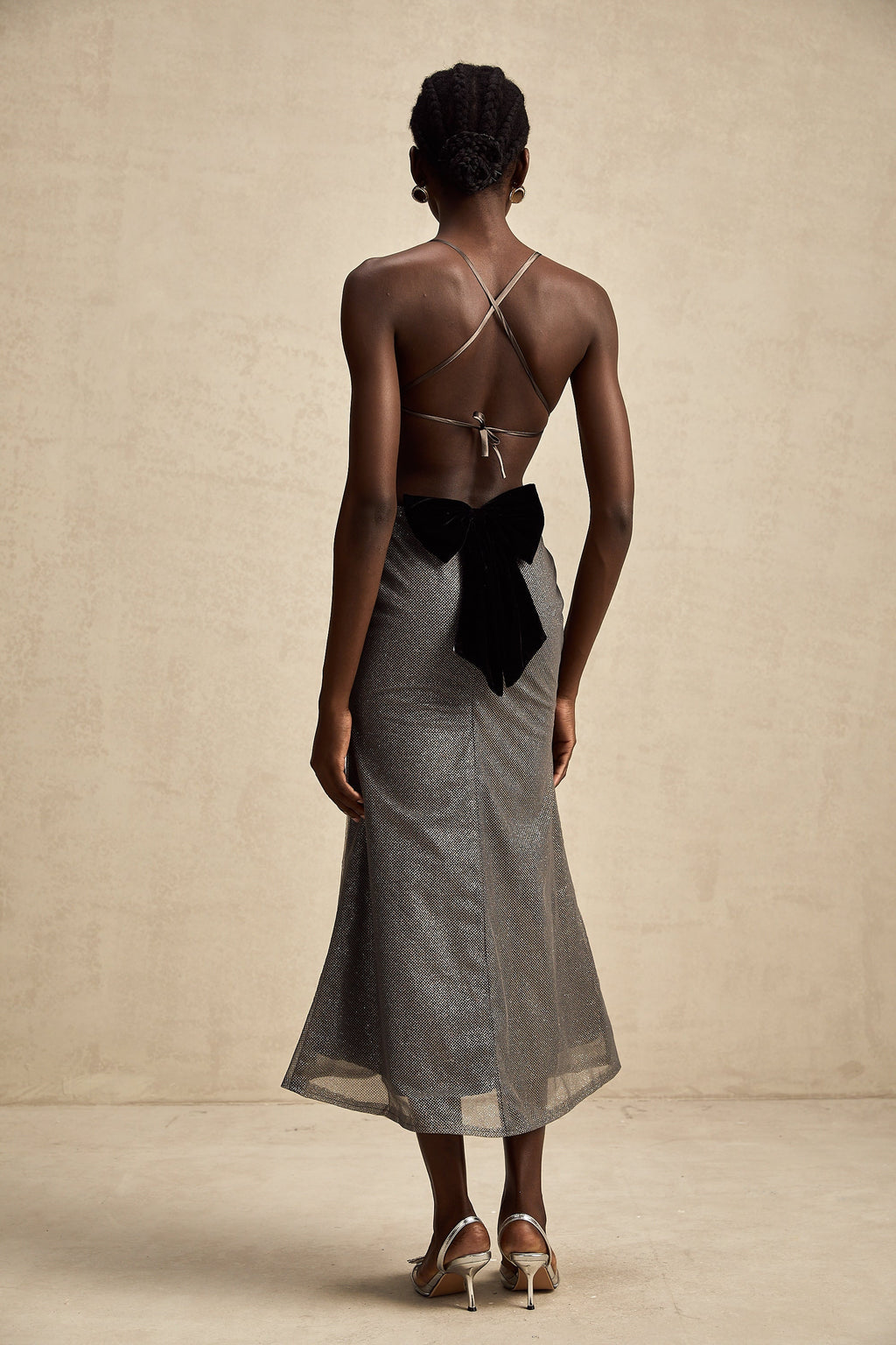 Sırtı Açık Fiyonk Payetli Midi Elbise