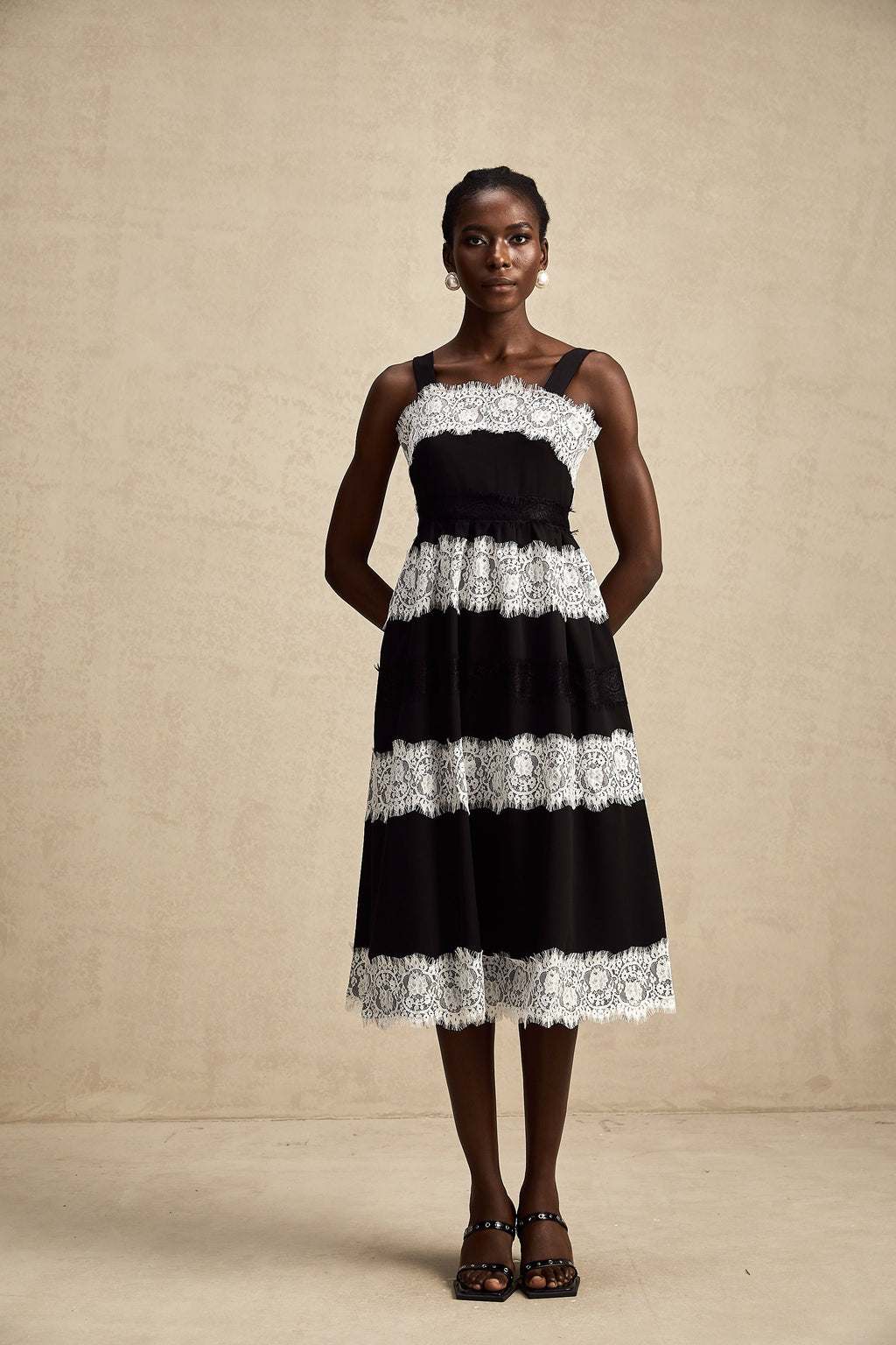 Ylviana dantelli midi elbise