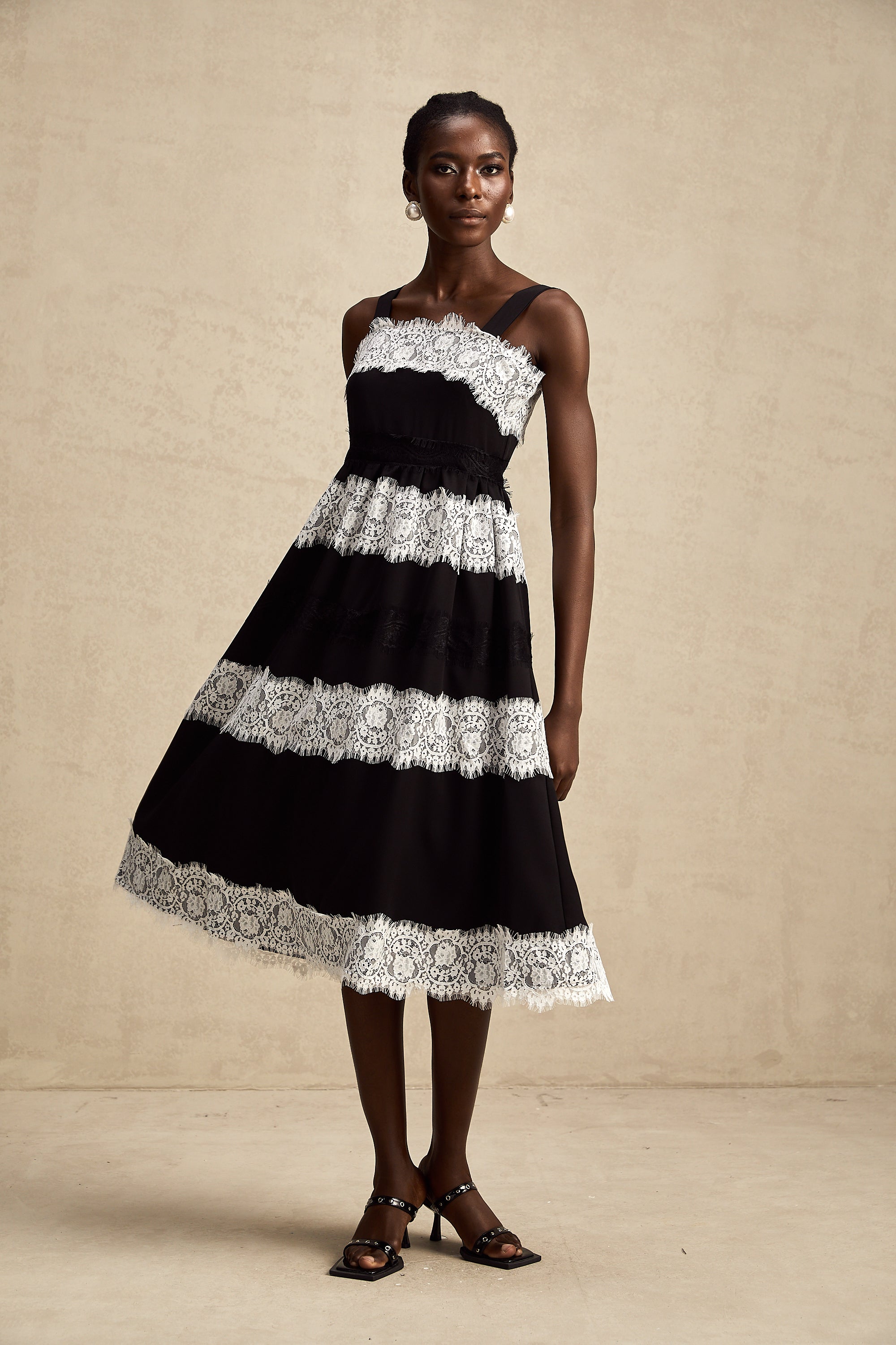 Ylviana dantelli midi elbise