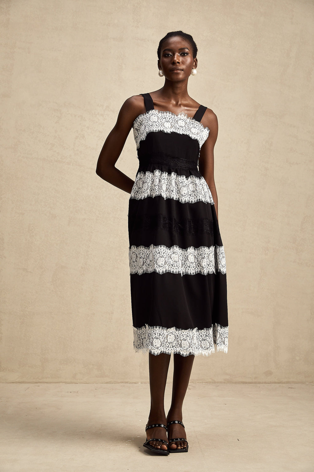 Ylviana dantelli midi elbise