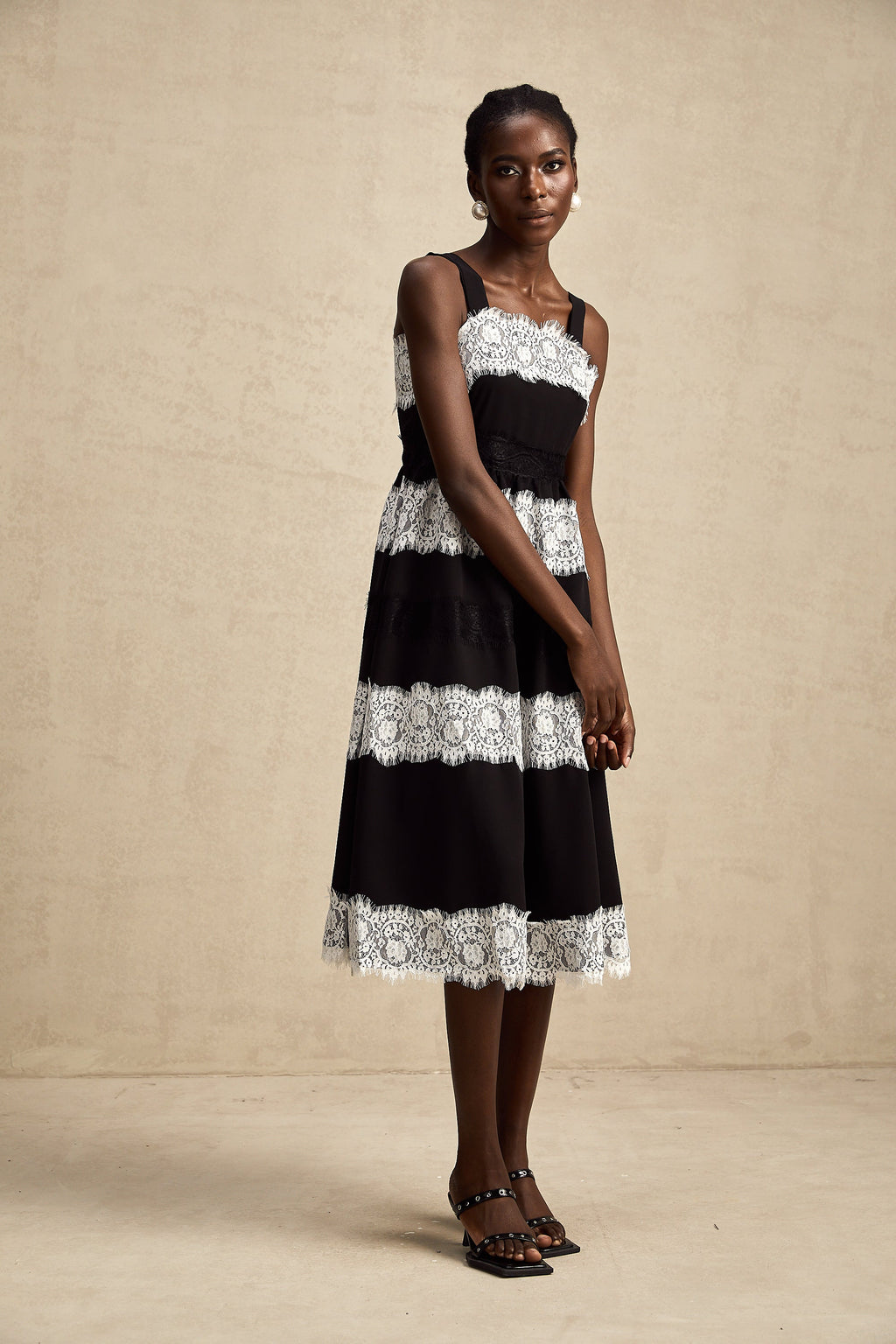 Ylviana dantelli midi elbise