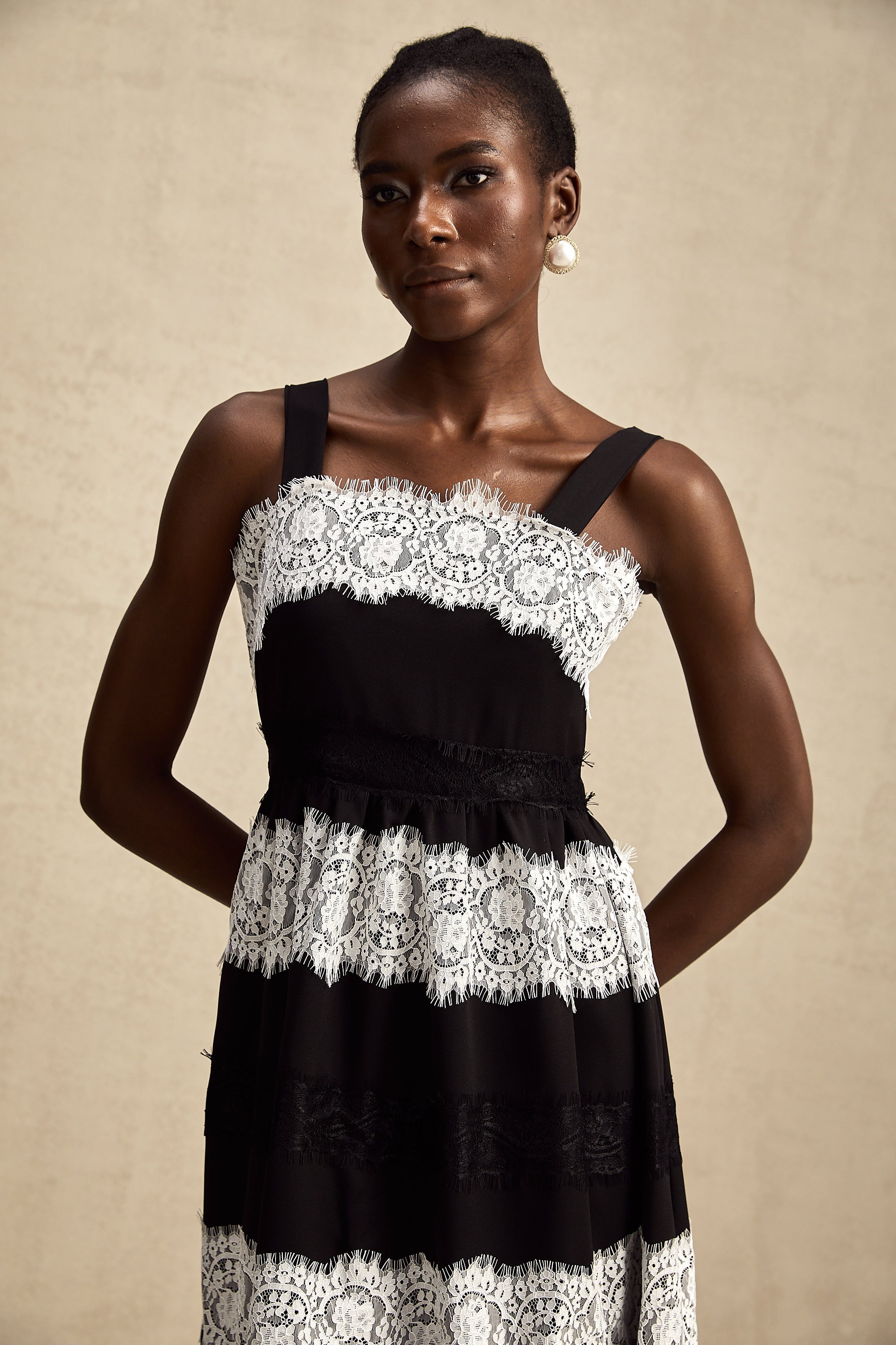 Ylviana dantelli midi elbise