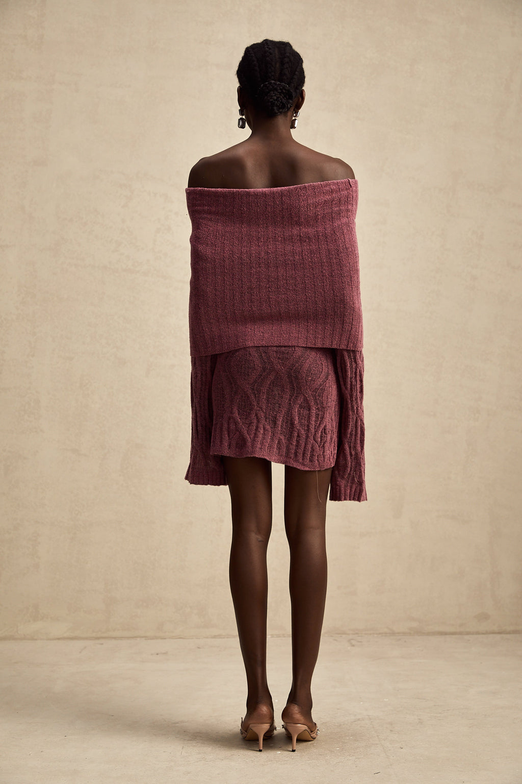 Uzun Kollu Yün Tığ İşi Örgü Mini Elbise