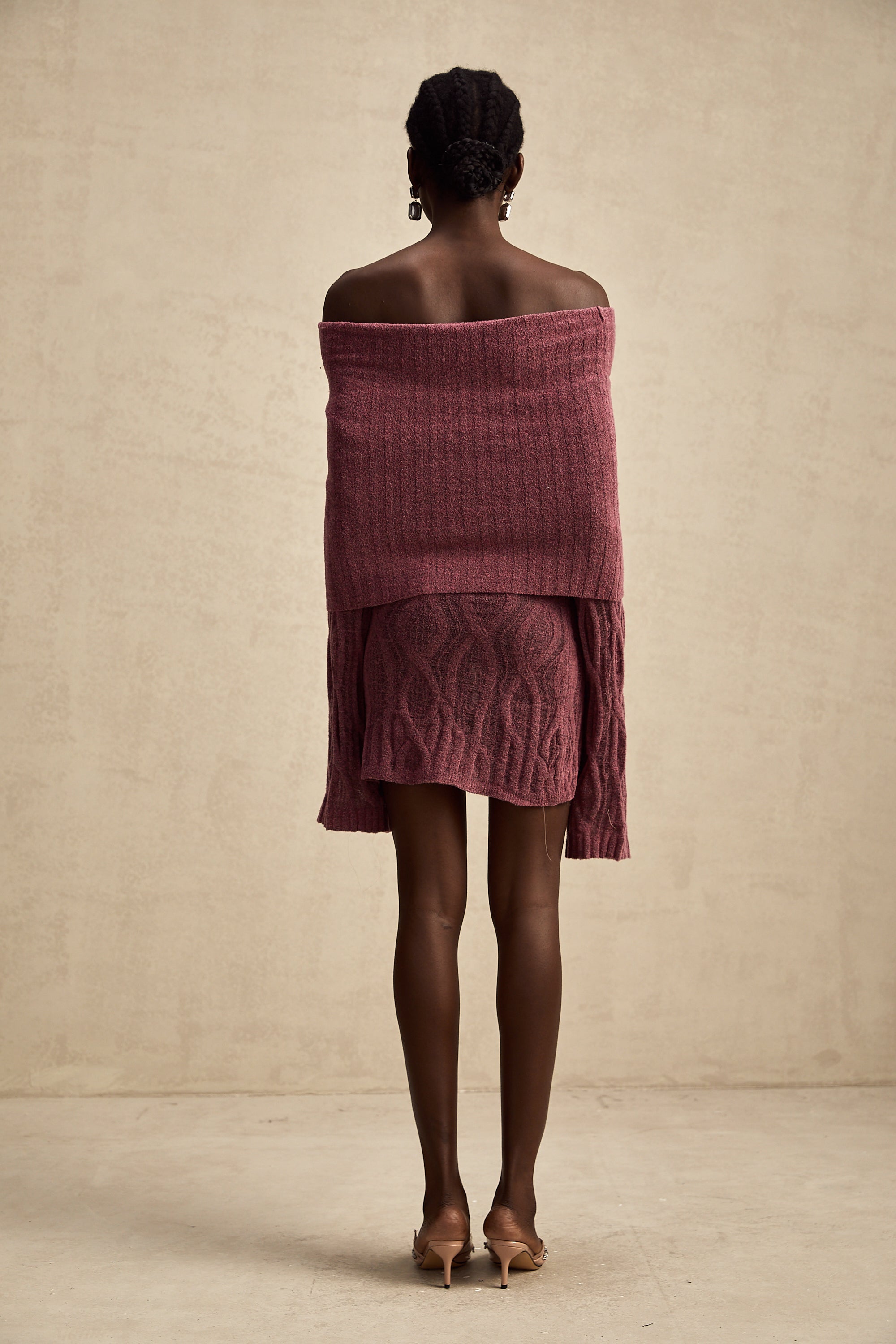 Uzun Kollu Yün Tığ İşi Örgü Mini Elbise