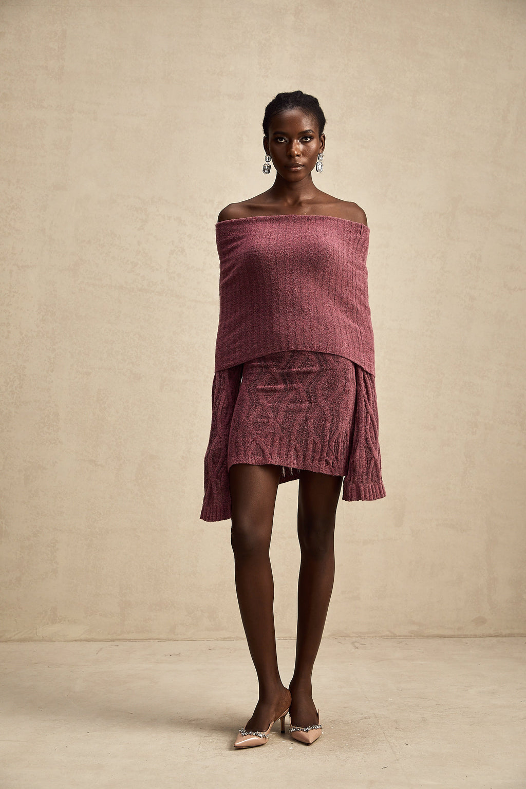 Uzun Kollu Yün Tığ İşi Örgü Mini Elbise