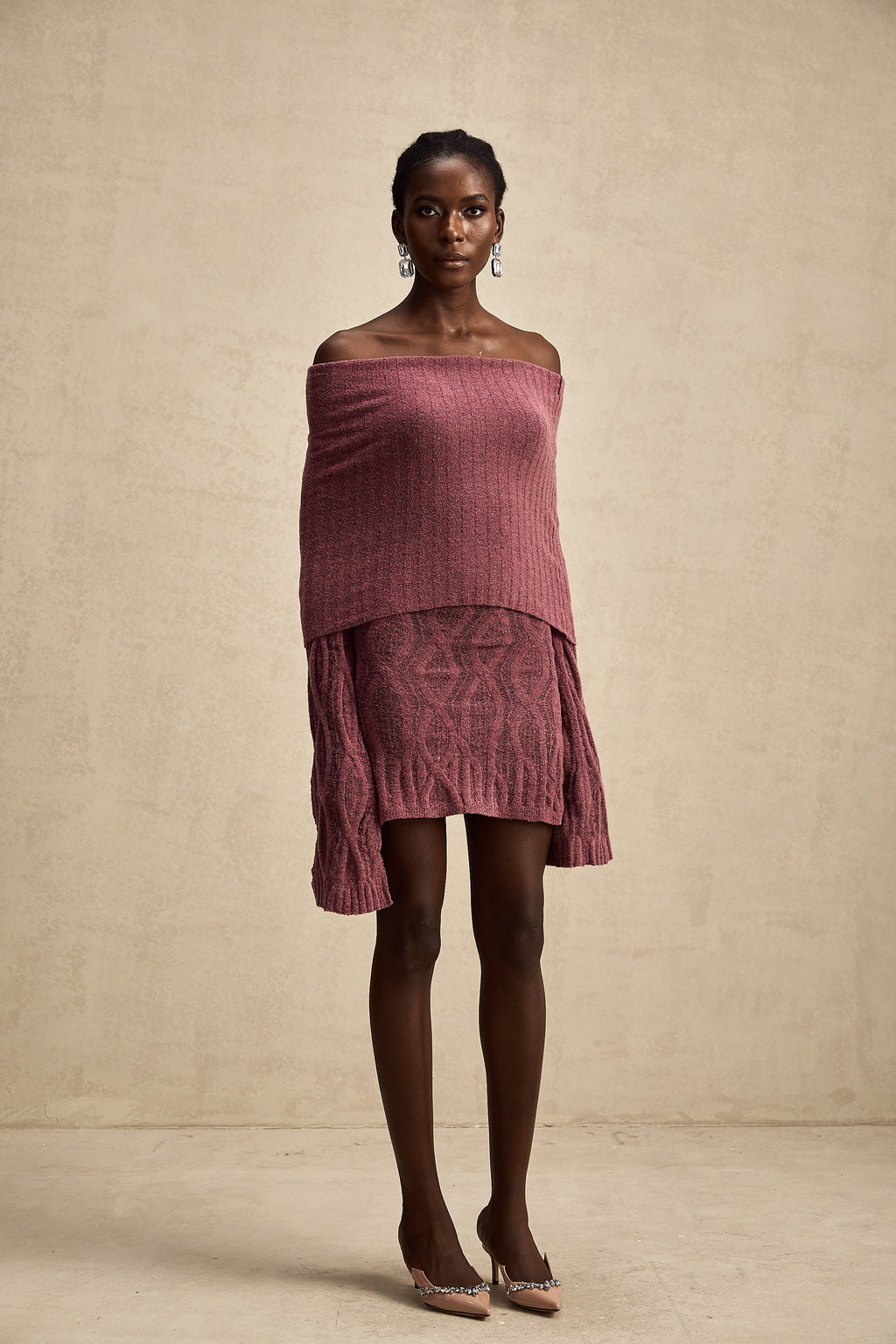 Uzun Kollu Yün Tığ İşi Örgü Mini Elbise