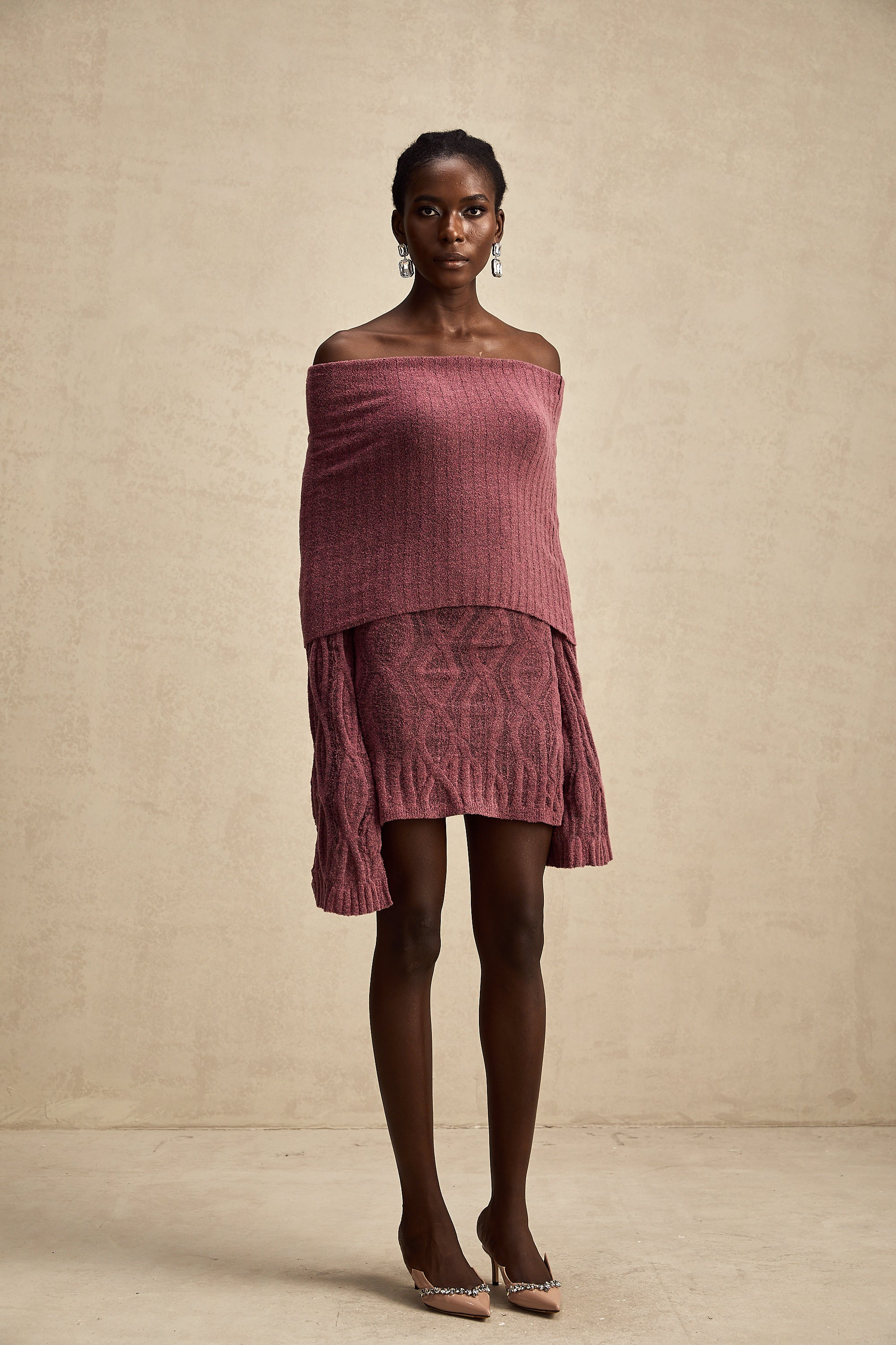 Uzun Kollu Yün Tığ İşi Örgü Mini Elbise