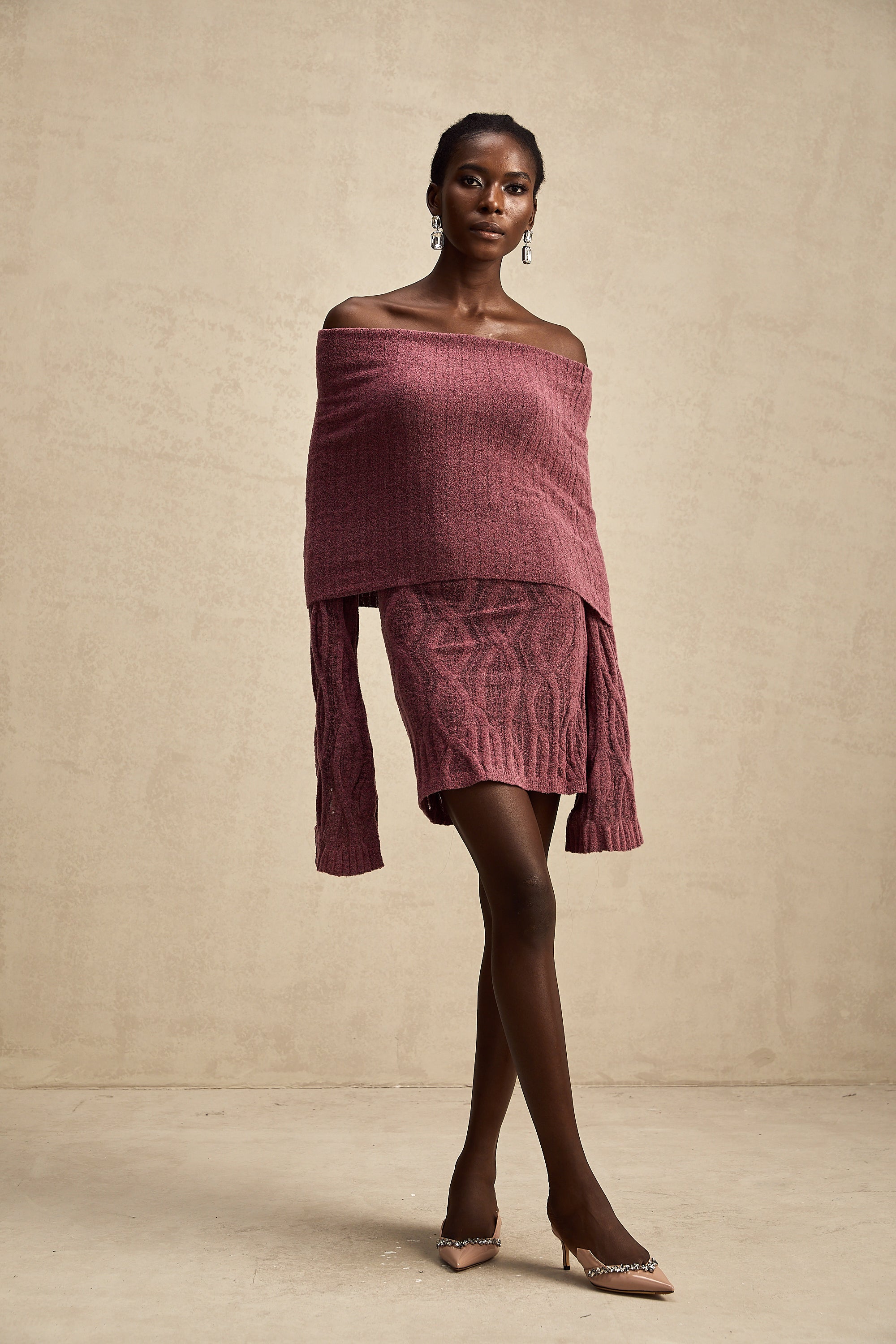 Uzun Kollu Yün Tığ İşi Örgü Mini Elbise