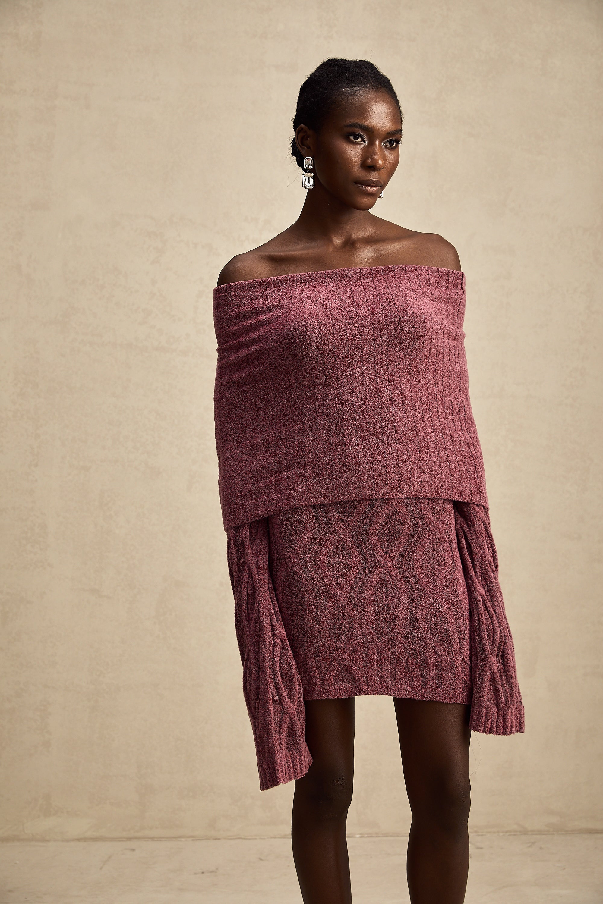 Uzun Kollu Yün Tığ İşi Örgü Mini Elbise