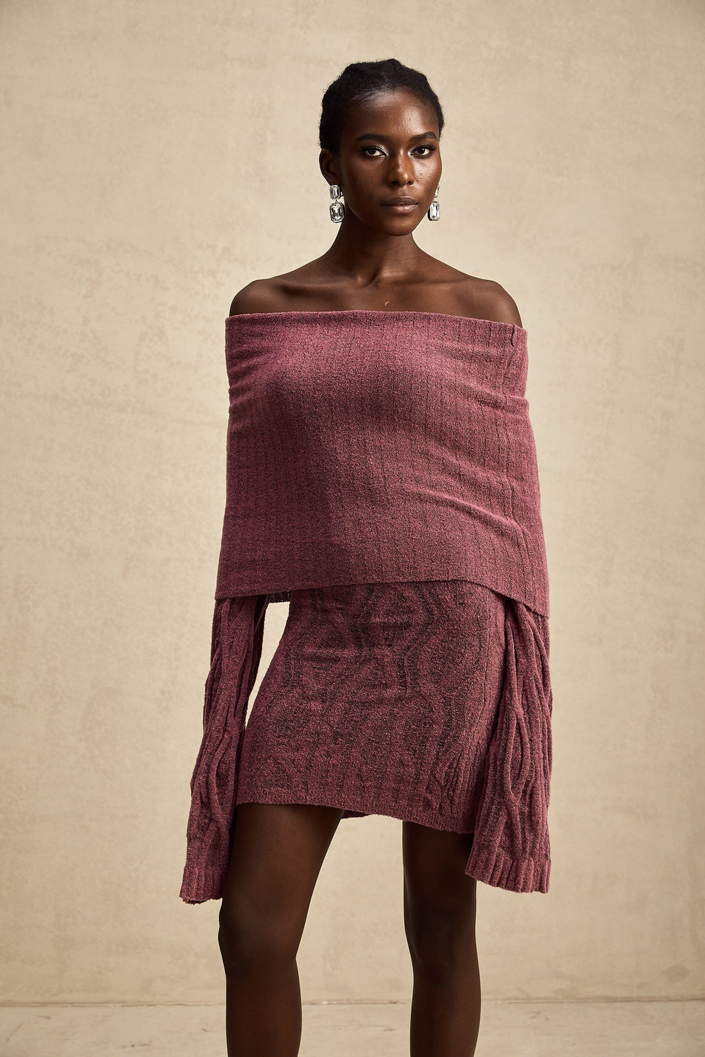 Uzun Kollu Yün Tığ İşi Örgü Mini Elbise