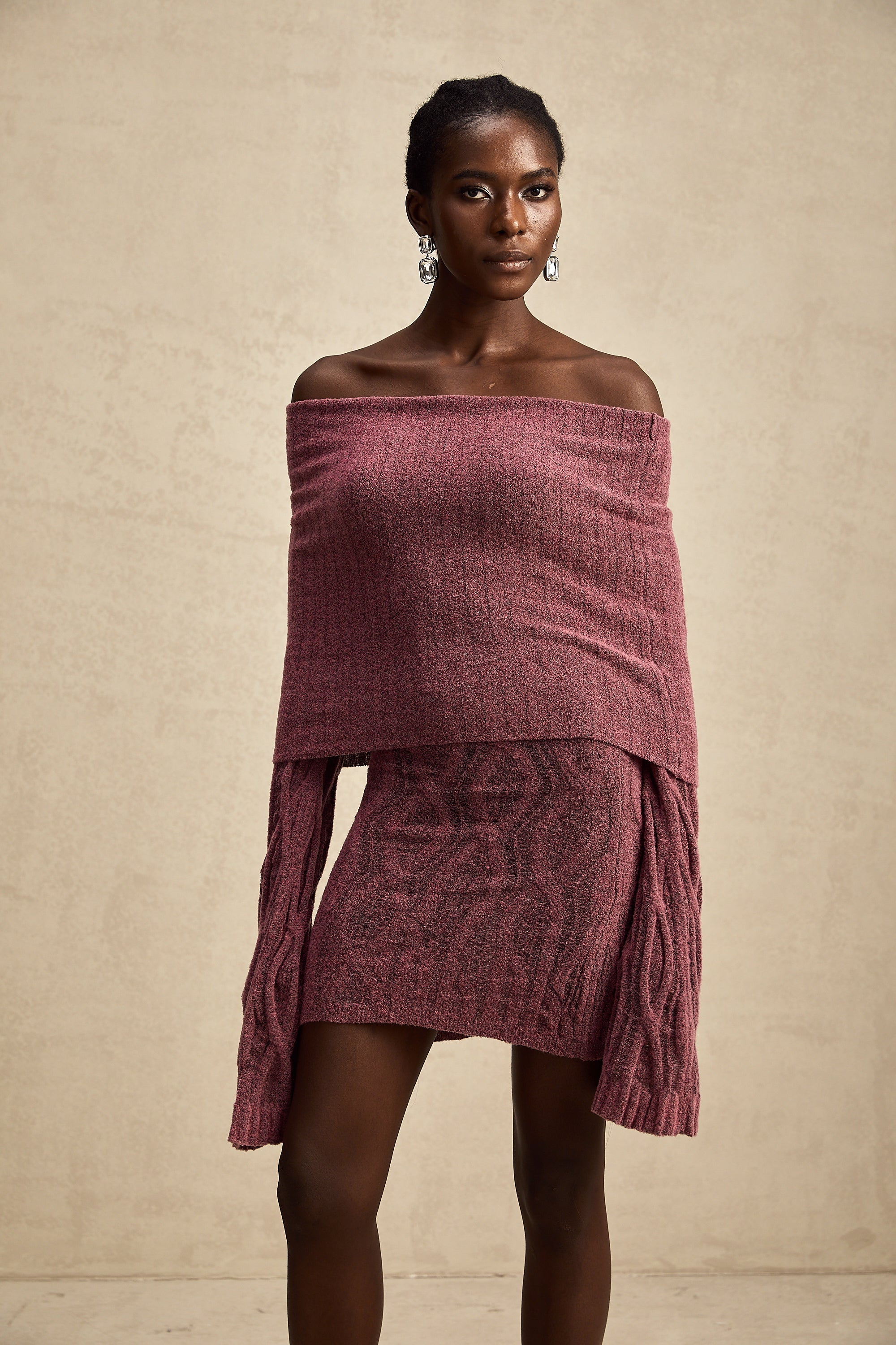 Uzun Kollu Yün Tığ İşi Örgü Mini Elbise