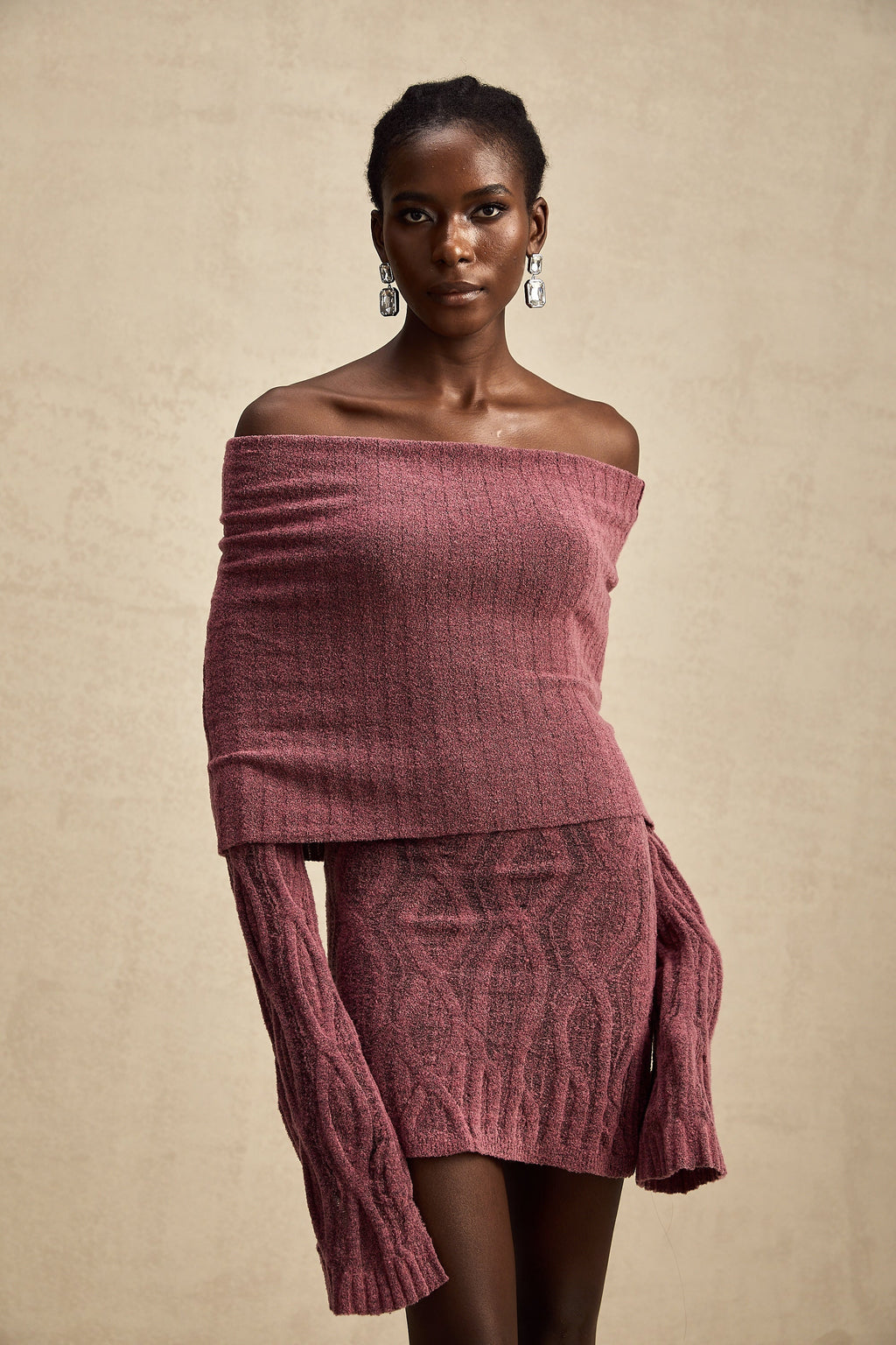 Uzun Kollu Yün Tığ İşi Örgü Mini Elbise